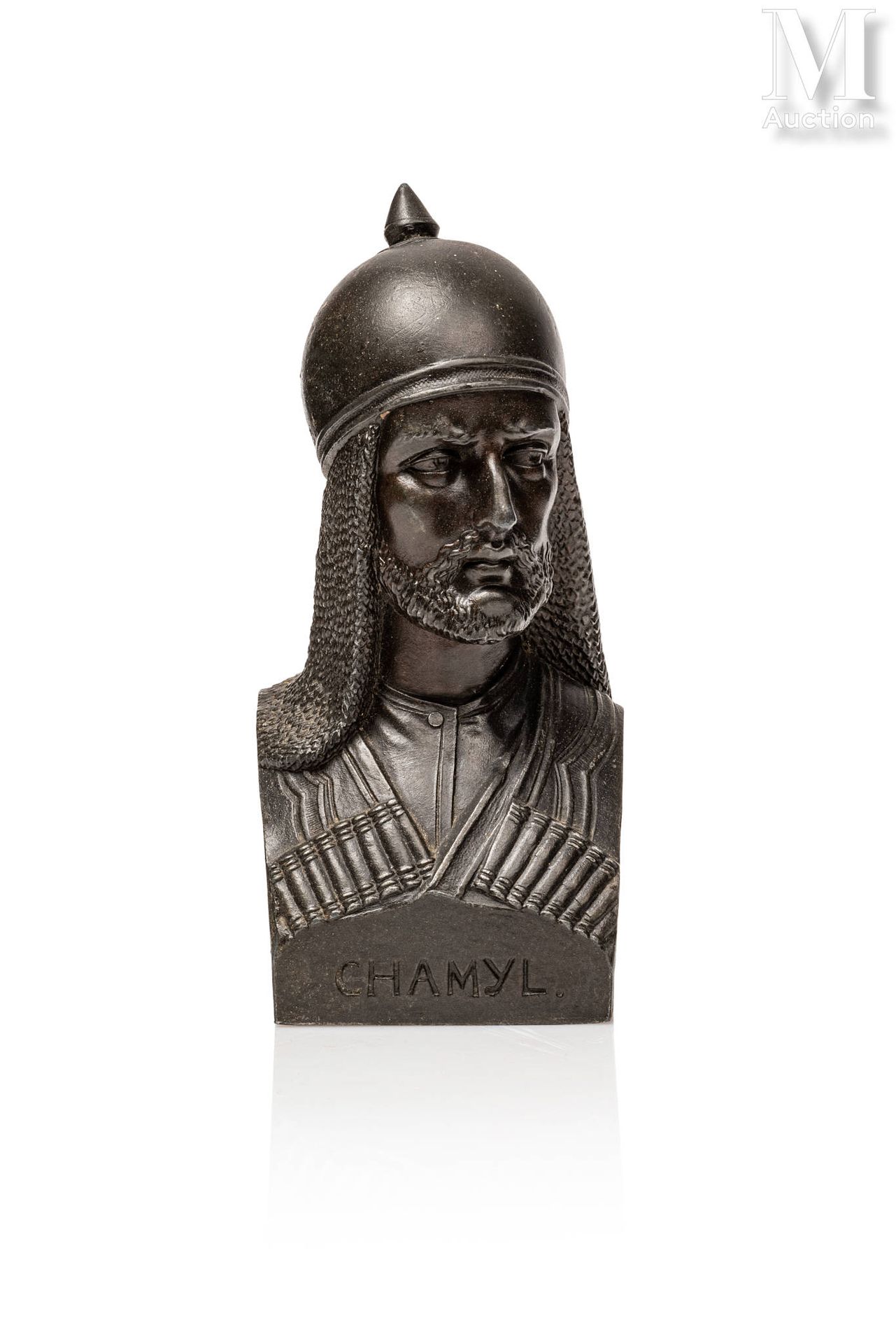 BUSTE 黑铜色的查米尔（1797-1871）的雷古拉像，戴着尖头盔，穿着高加索的切尔克斯卡，刻有 "查米尔"。状况良好。

20世纪上半叶的俄罗斯作品。

&hellip;