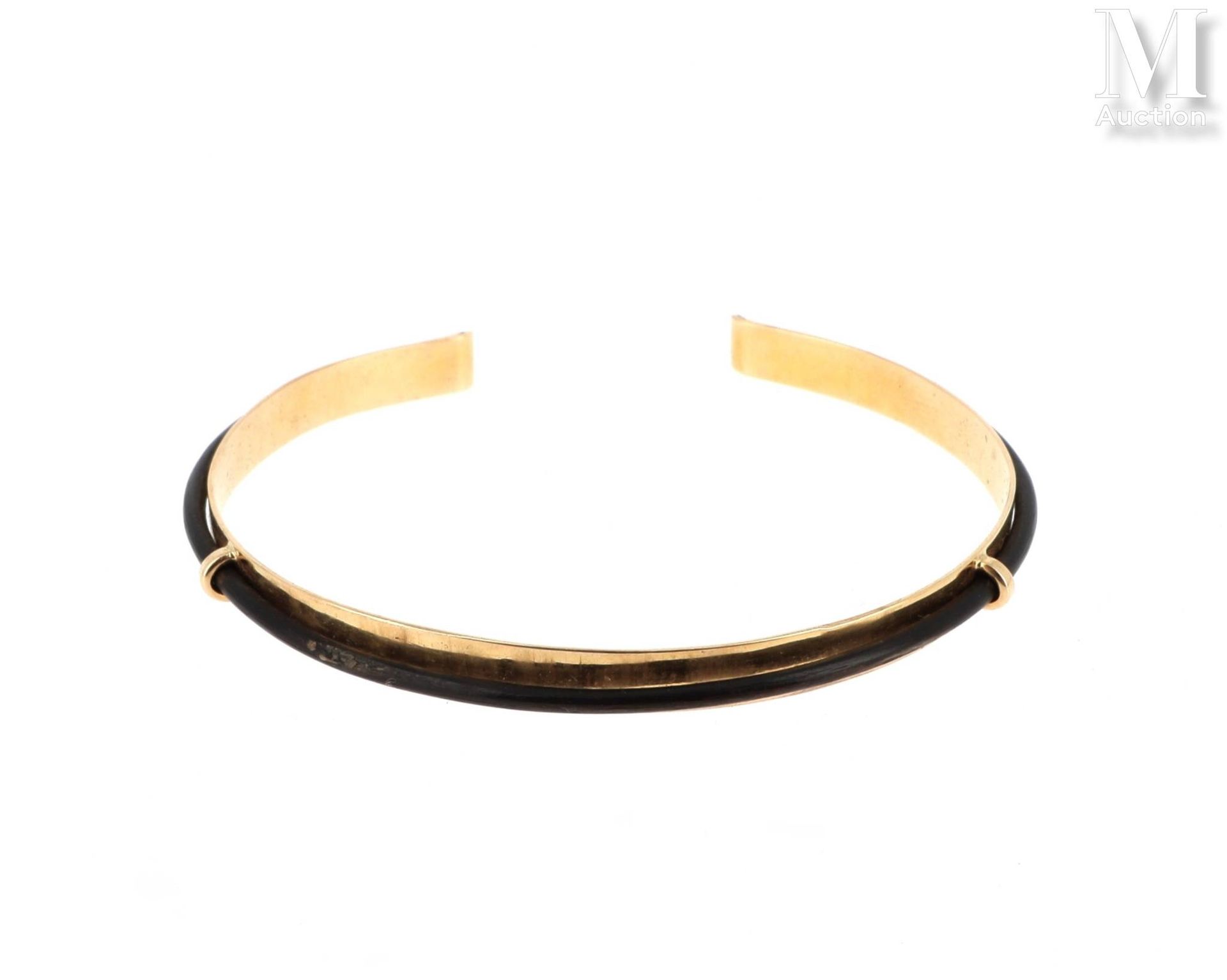 Bracelet jonc Bracelet jonc ovale et ouvert en or jaune 14 K (585 °/°°) orné d'u&hellip;