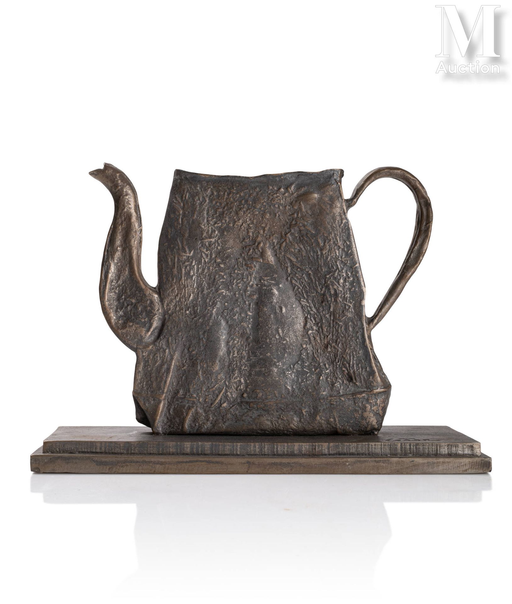 César (1921-1998) 茶壶, 1994 
青铜，雕塑上有签名和编号XXVII/XXX 
23 x 31.5 x 10 厘米 
 
出处 : 
私人&hellip;