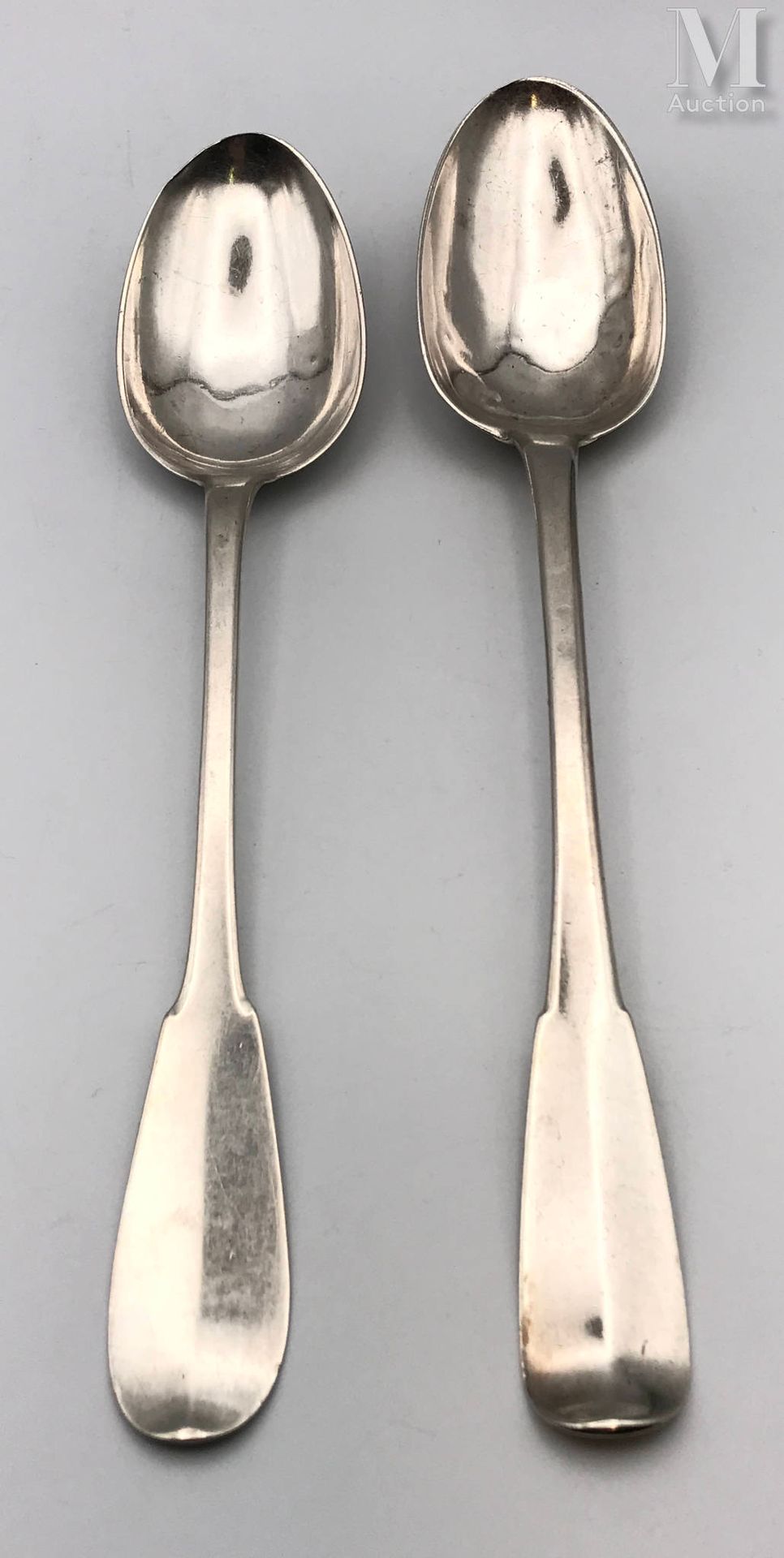 Deux cuillères à ragoût argento, modello monoblocco

XVIII secolo

Marchi dell'o&hellip;