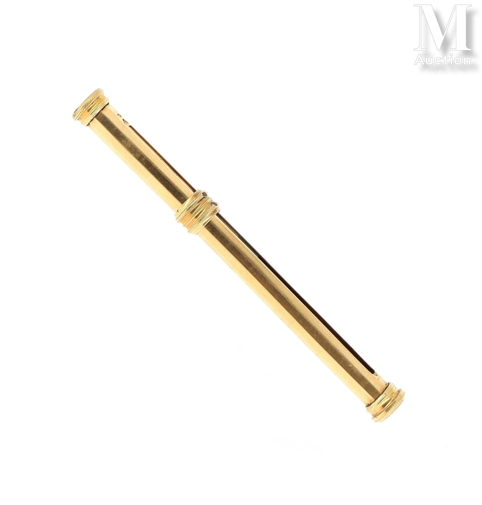 STYLO 18K（750°/°）黄金和金属制成的可伸缩和刻面笔。

毛重：16,6克。

长：87毫米

原样，事故和缺失的部分。