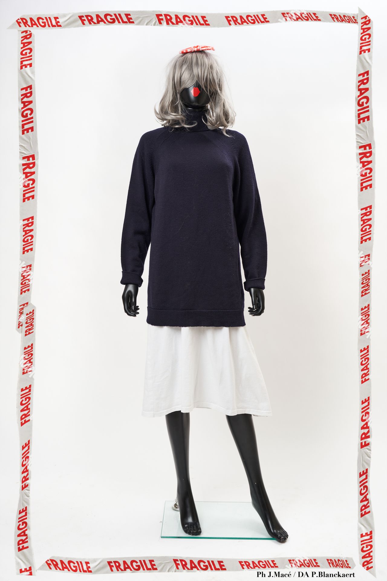 MAISON MARTIN MARGIELA Sweater

turtleneck in navy wool knit

T L it

Small pill&hellip;