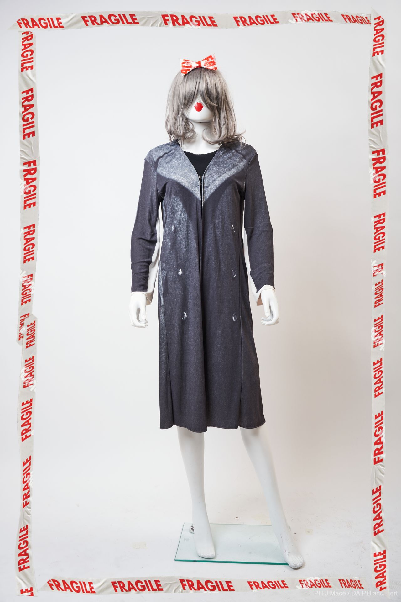 MAISON MARTIN MARGIELA Manteau

en crêpe viscose et polyamide imprimé trompe-l'œ&hellip;
