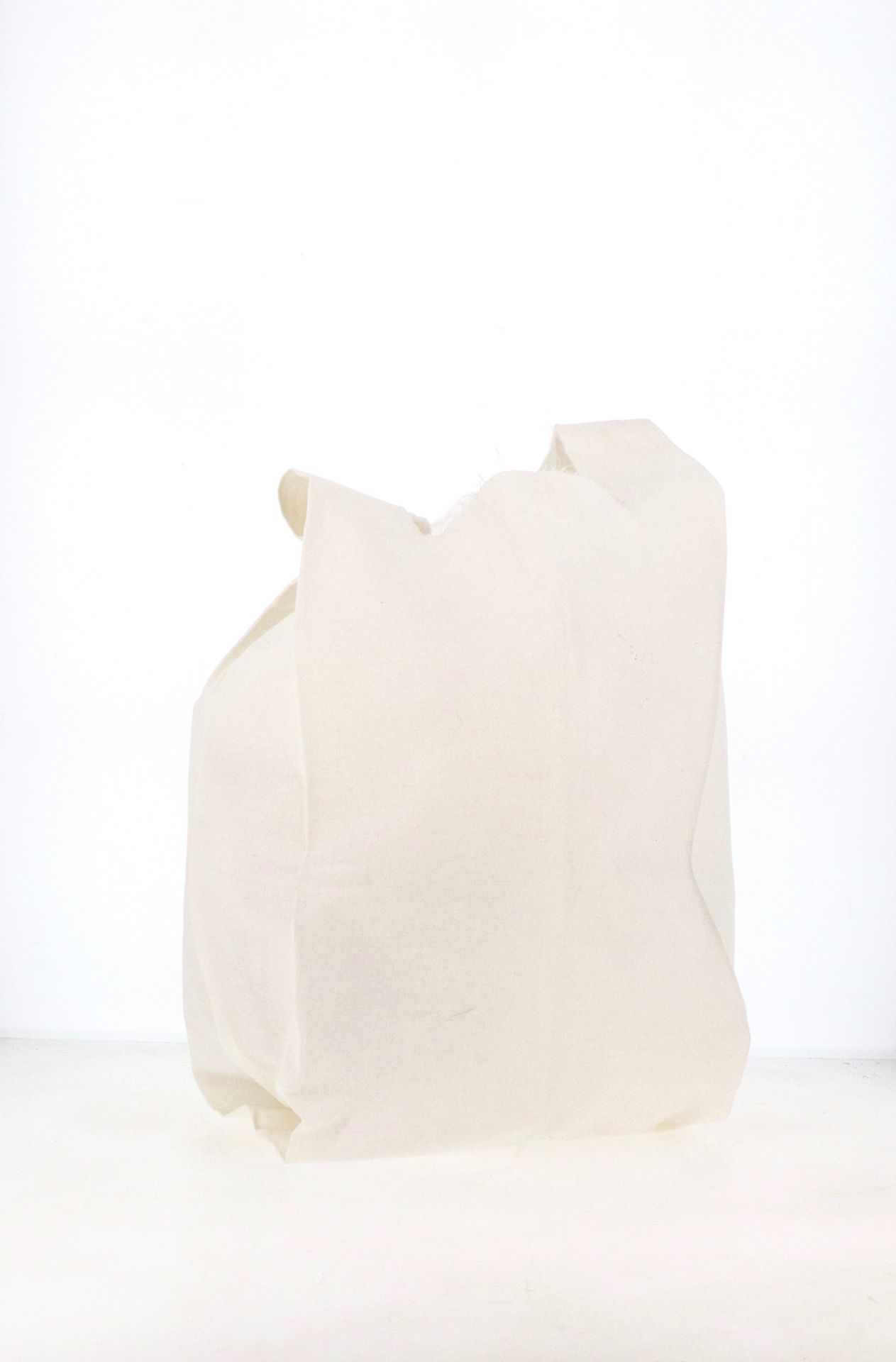 MAISON MARTIN MARGIELA Sac shopping 

en coton blanc

Env 58 x 29 cm

Sans griff&hellip;