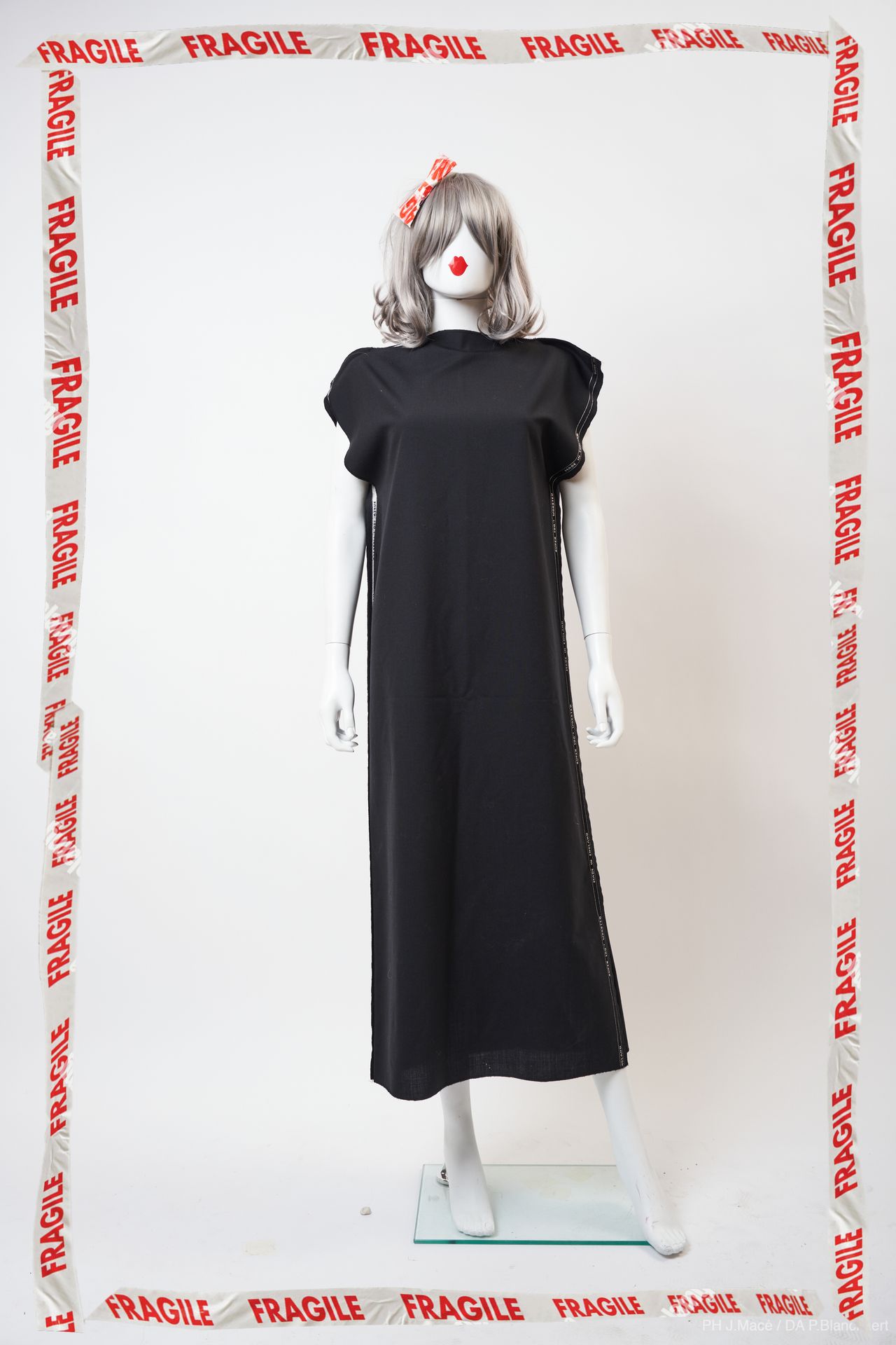 MAISON MARTIN MARGIELA Robe 

composée de deux lés de laine Super 100's noir lai&hellip;