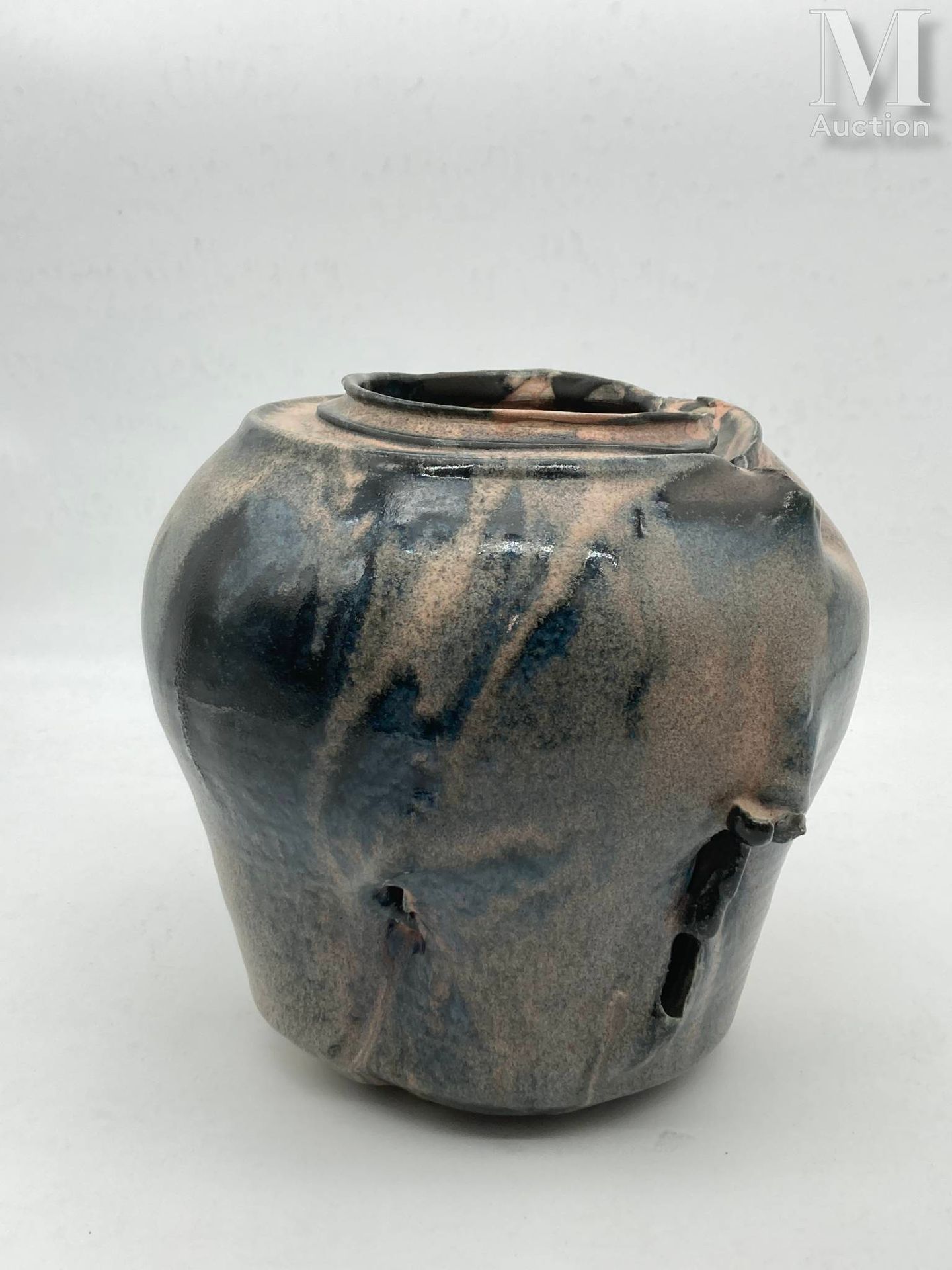 Claude CHAMPY (né en 1944) Vase en grès de forme ovoïde à couverte émaillée ocre&hellip;