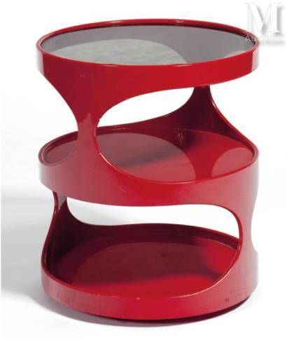 NEBU (Hollande) 红色漆面的ABS沙发和烟熏玻璃顶。

在底座下贴上 "NEBU "标签。



高：46.5-ø：40