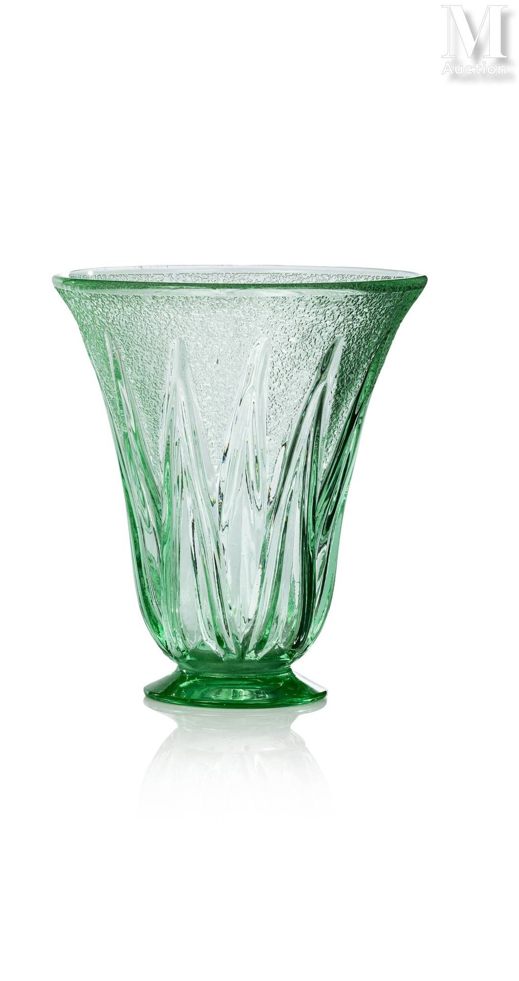 DAUM - Nancy Gerippte konische Vase mit breitem, ausgestelltem Hals und vierecki&hellip;