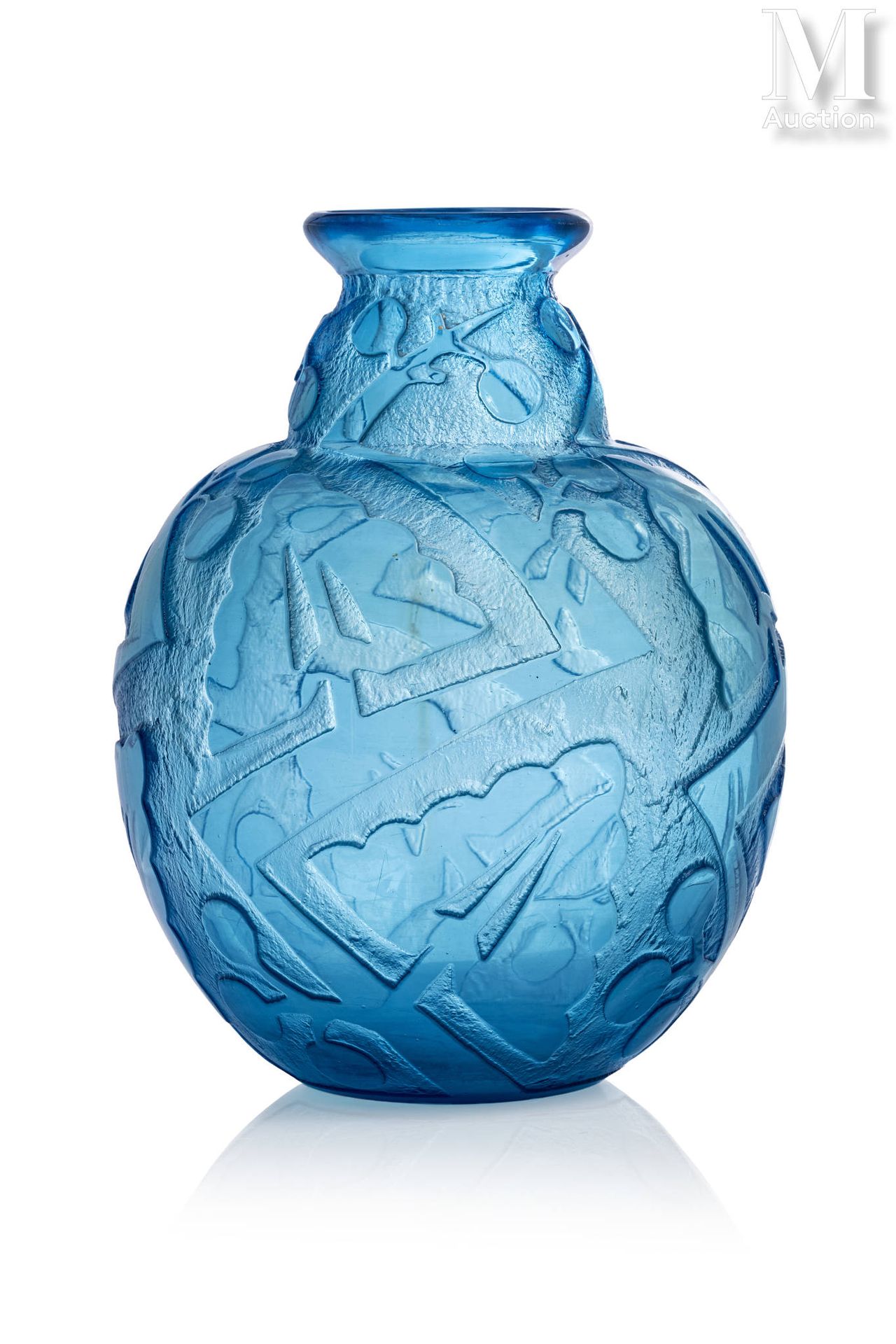 DAUM - Nancy Vase ovoïde à col resserré à rebond et évase en verre teinté bleu à&hellip;