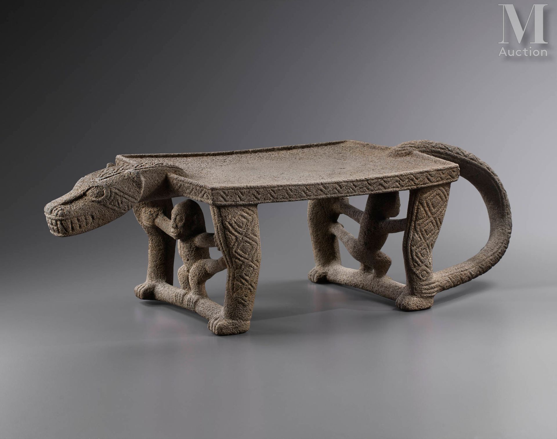 *Sculpture zoomorphe che rappresenta un metato cerimoniale a forma di giaguaro. &hellip;