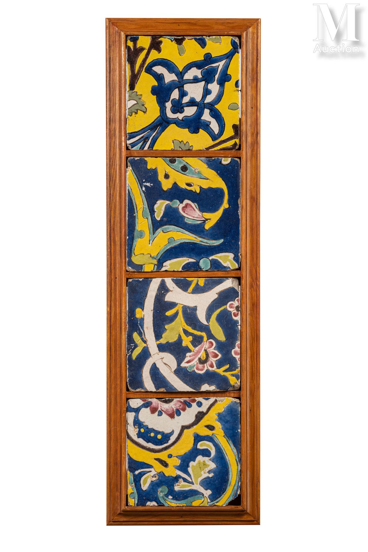 Quatre carreaux safavides Iran, XVII e XVIII secolo

A sezione quadrata, in cera&hellip;