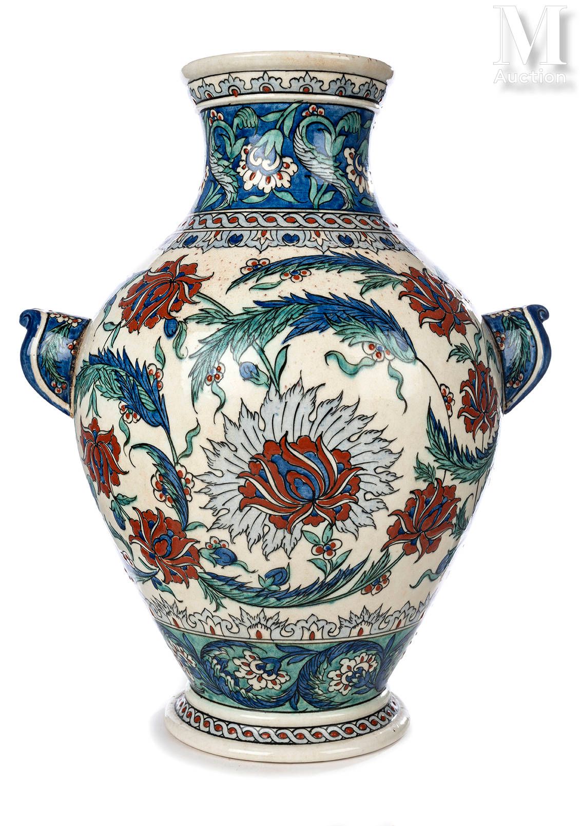 Null Vase with saz leaves

Of baluster form, resting on a narrow pedestal, shoul&hellip;