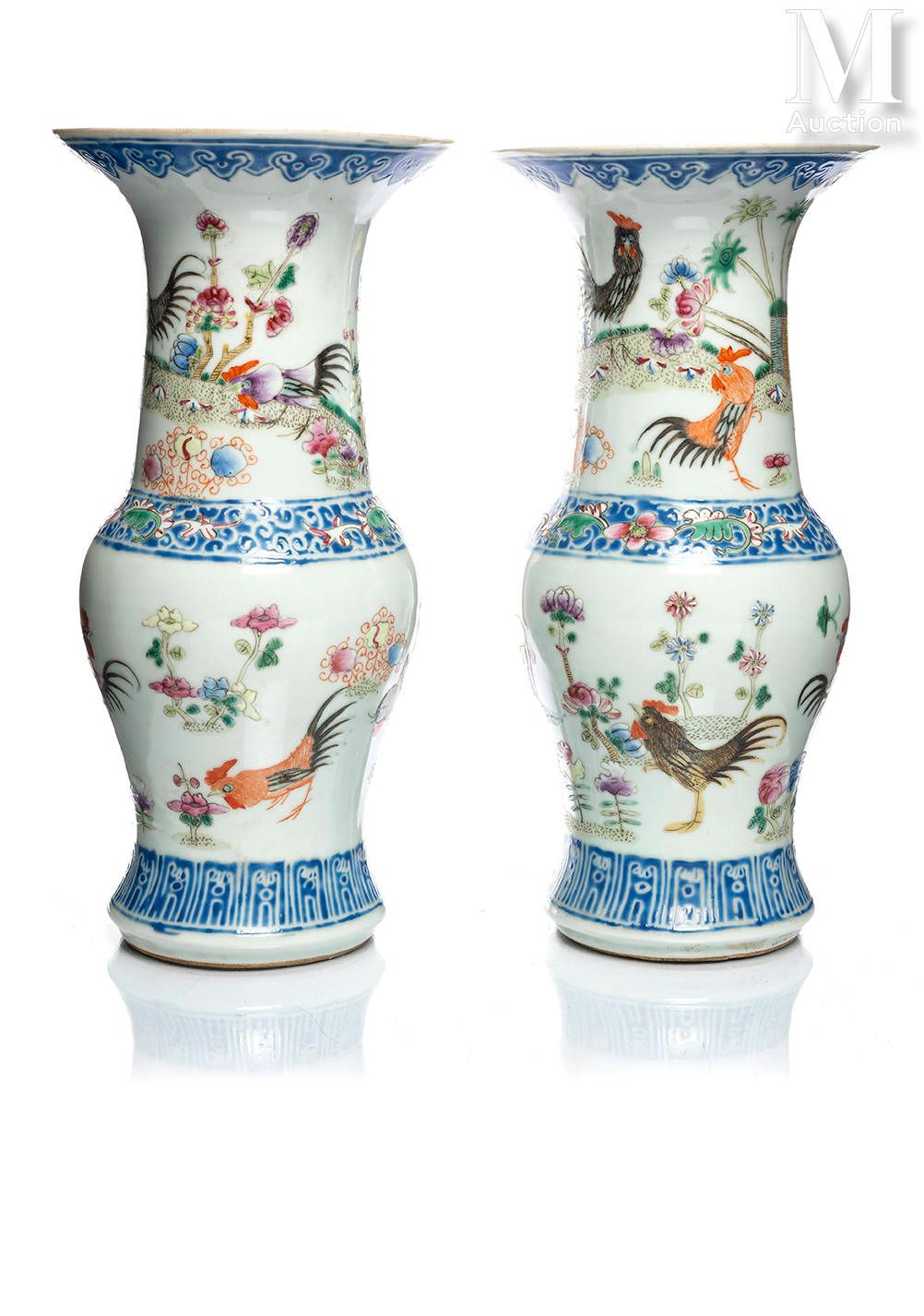 CHINE, XIXe siècle Paire de vases en porcelaine

de forme dite "en queue de phén&hellip;