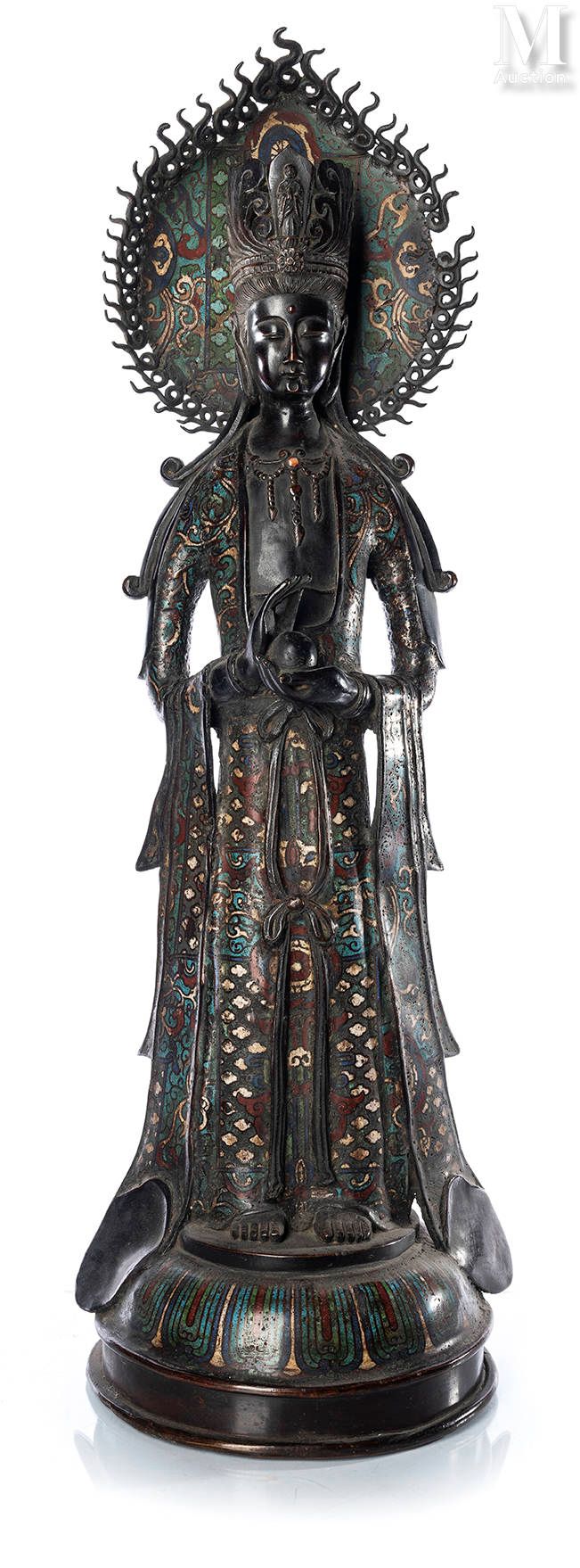 JAPON, Vers 1900 Statue in bronze and champlevé enamel

representing a Kannon st&hellip;