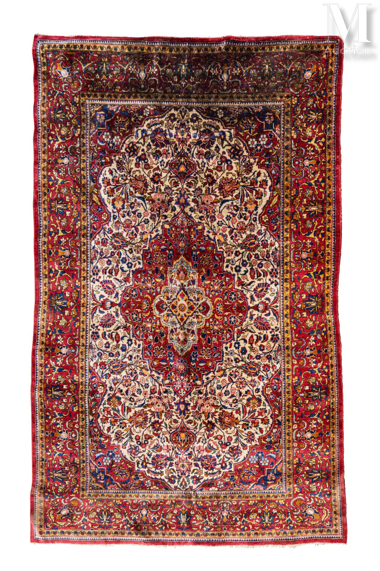 KECHAN 丝绸地毯，中央有紫罗兰色的奖章和花卉卷轴，边框为紫罗兰色。有花环的大边框 
染色 
220 x 120厘米
