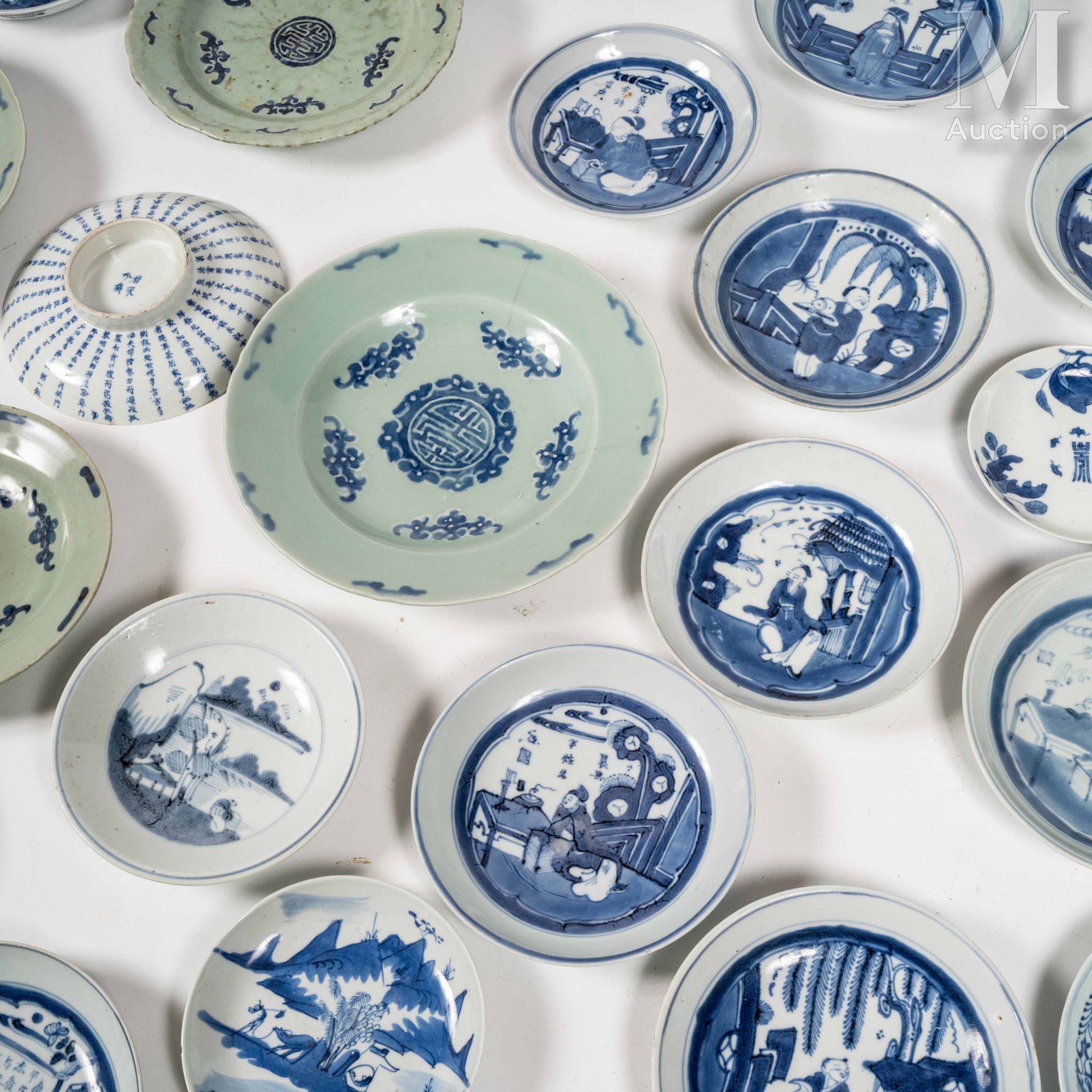 CHINE et VIETNAM, XIX-XXe siècle A large set of blue and white porcelain plates &hellip;