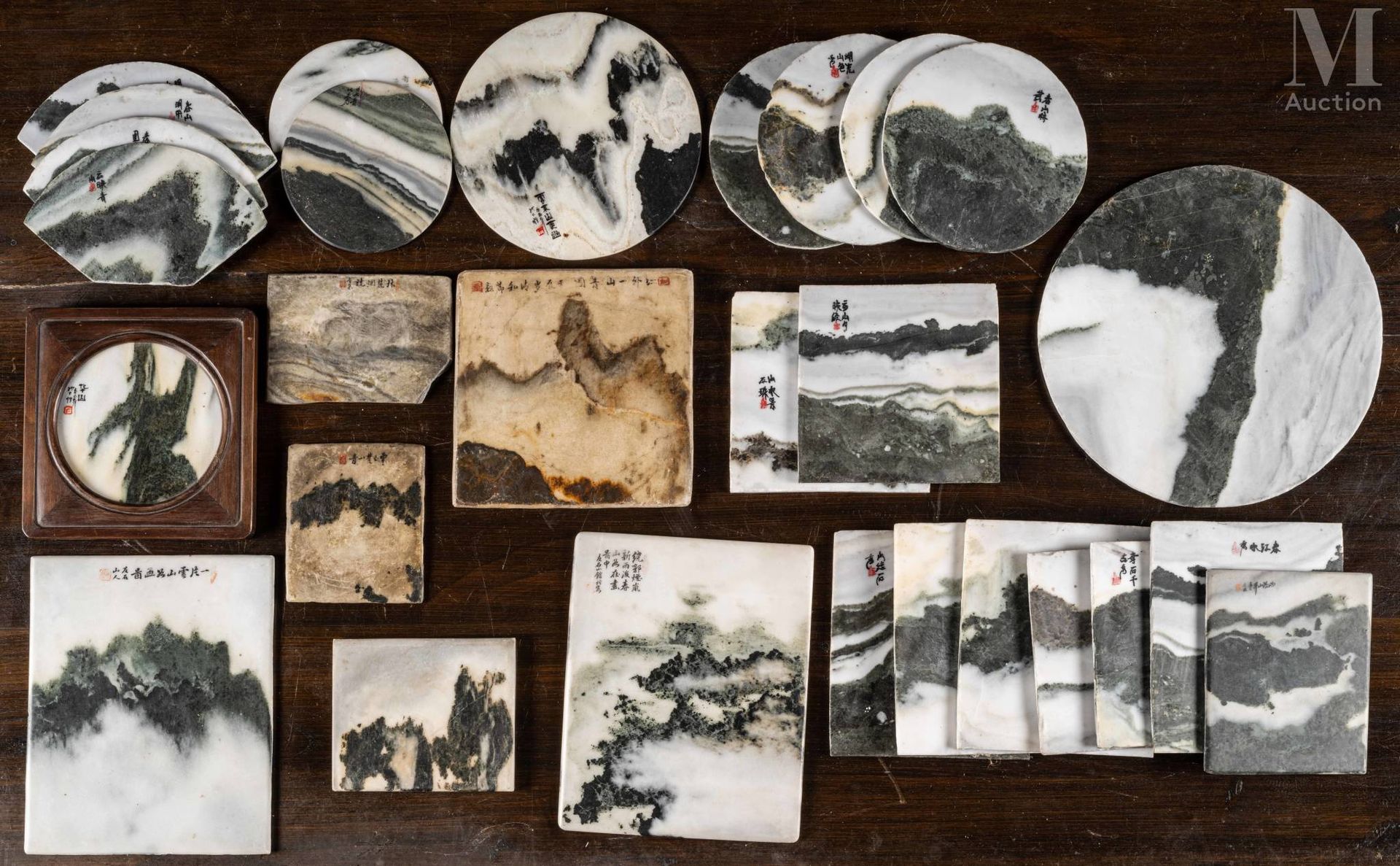 CHINE, XXe siècle Set di otto piatti chiamati "pietre del sogno" di varie forme &hellip;