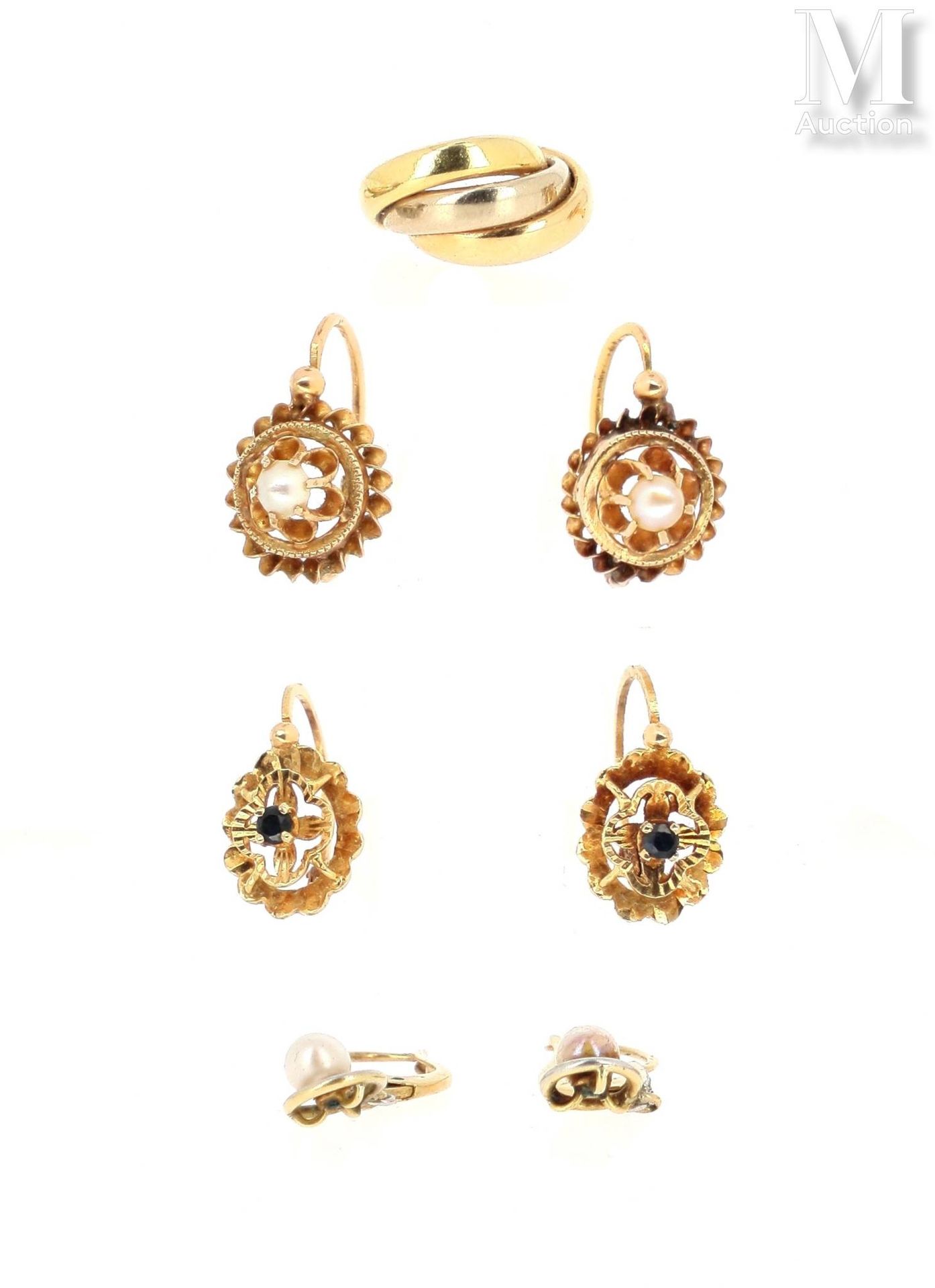 Paires de boucles d'oreilles 一组18K（750°/°）黄金和白金耳环：一对镶有小圆蓝宝石的Dormeuses，一对镶有养殖珍珠的D&hellip;