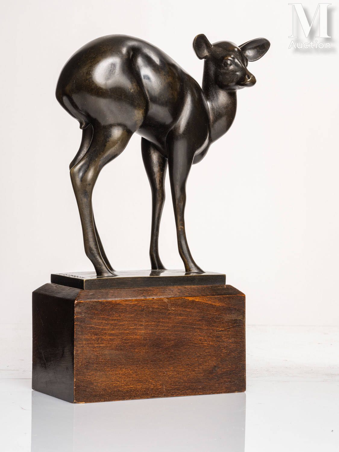 Armand PETERSEN (1891-1969) "Antilope dos rond"

Circa 1930
Sculpture en bronze &hellip;