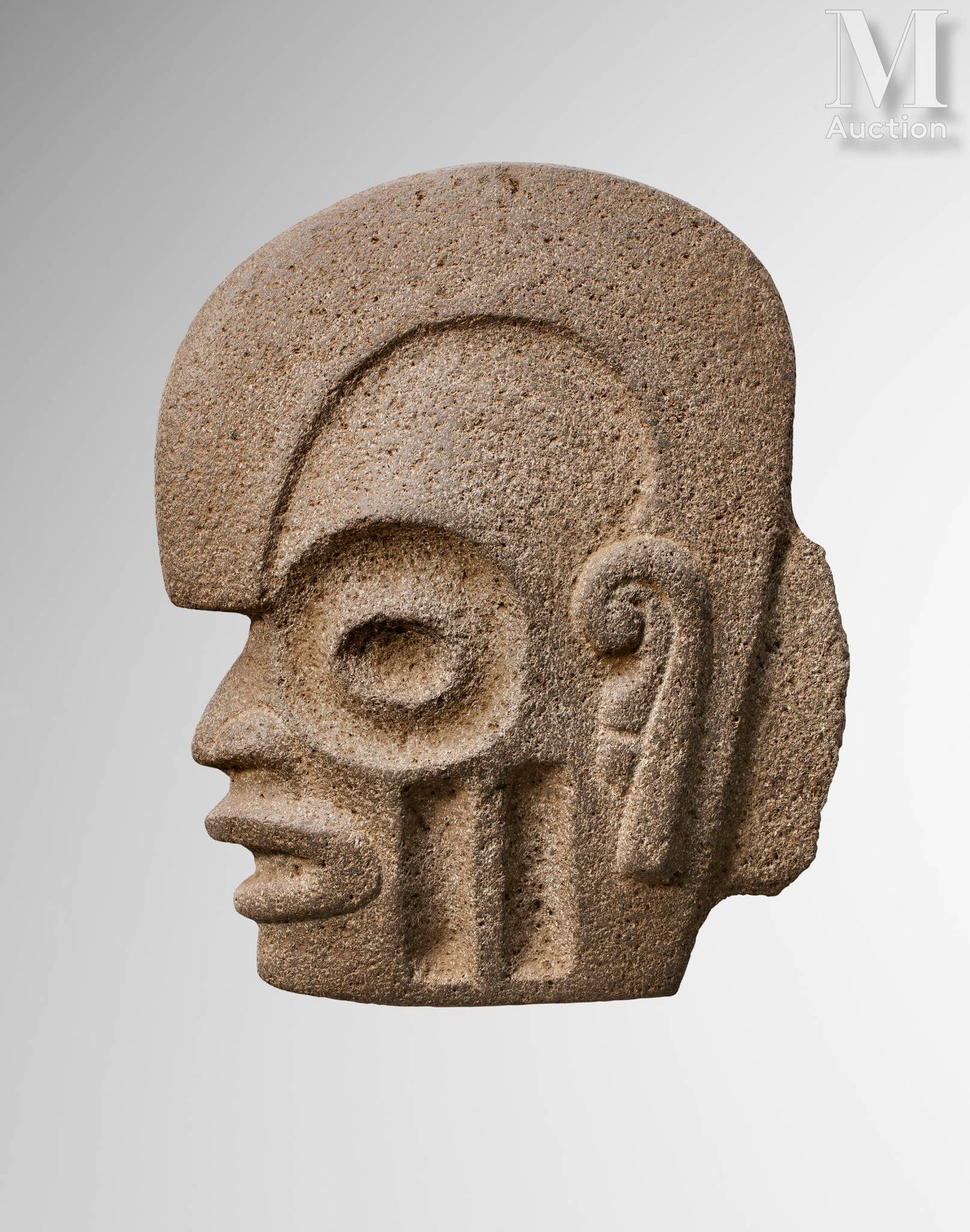 *Hache cérémonielle « Hacha » It shows the head of a lord who plays pelota, with&hellip;