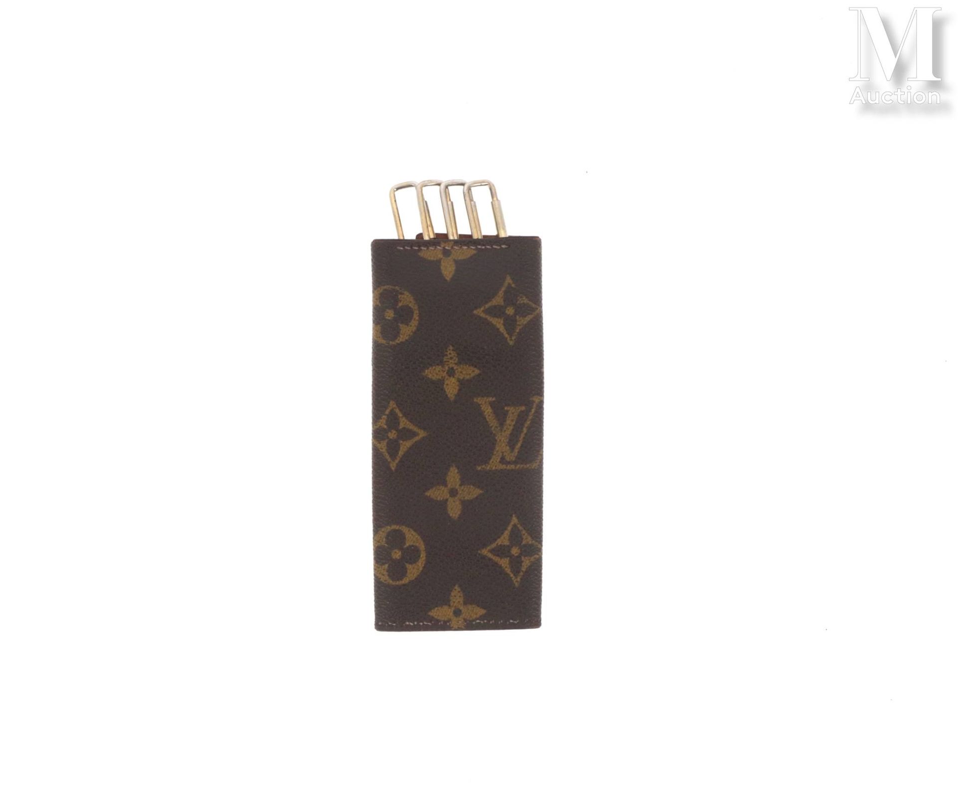 LOUIS VUITTON Key ring
in Monogram canvas and natural leather
Approx. 13 x 5.5 c&hellip;