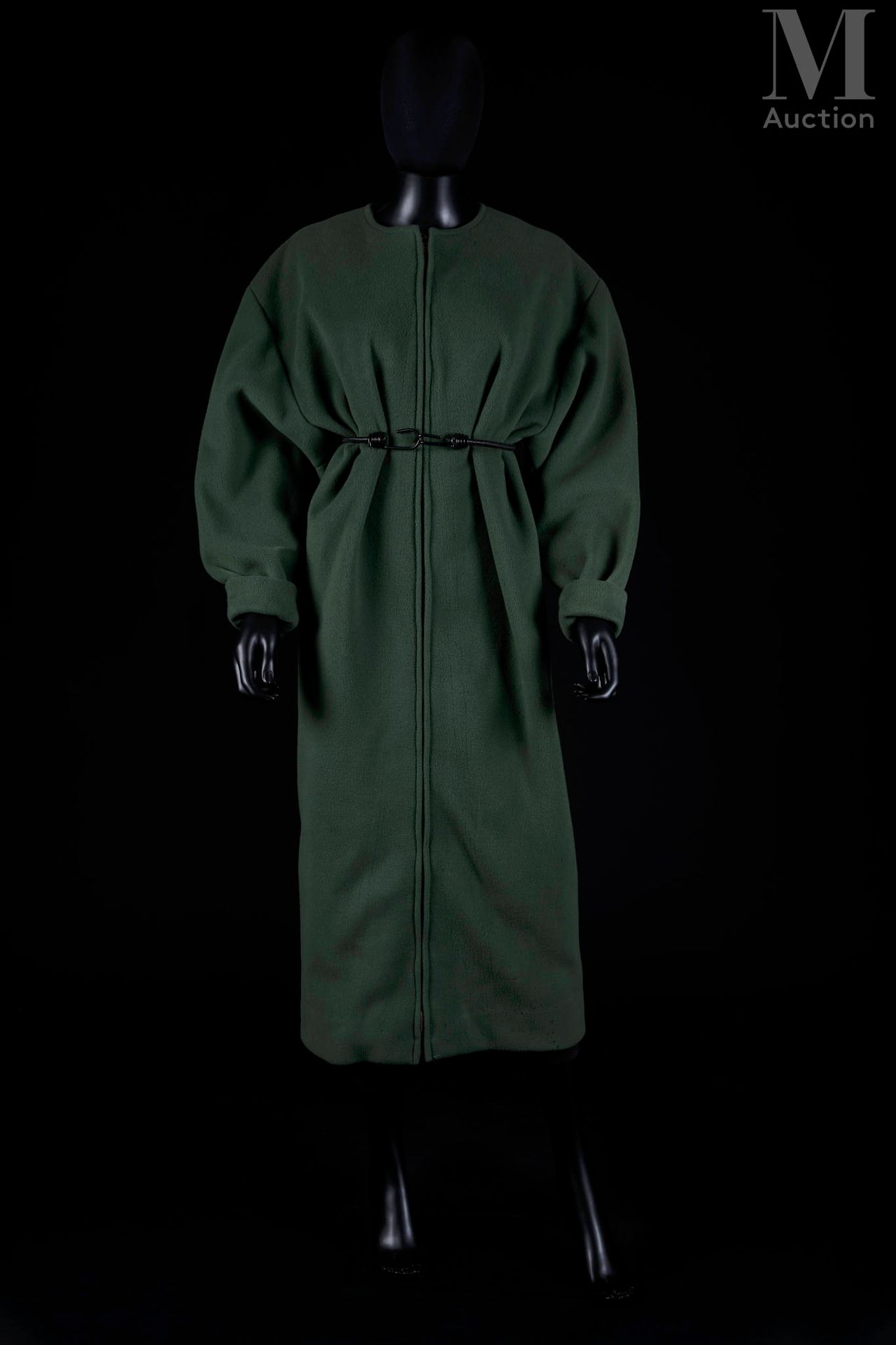 PACO RABANNE - Automne-hiver 1985/86 (look N°6) Abrigo
de lana verde
Raya negra,&hellip;