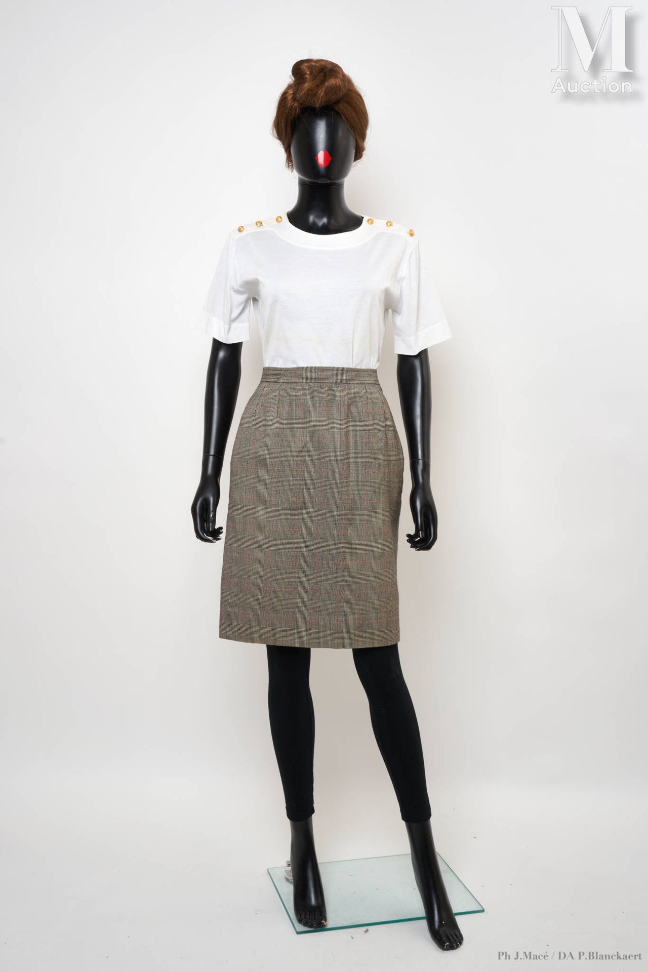 YVES SAINT LAURENT RIVE GAUCHE - 1990's 裙装
象牙色羊毛配黑色和红色方块
T.38 (=约T. XS/S)