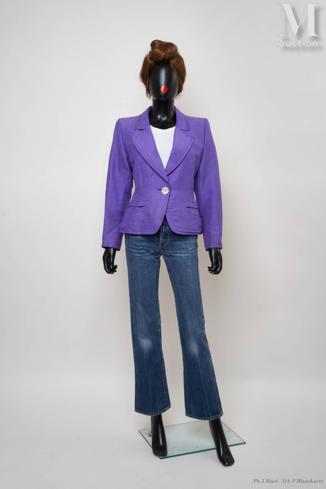 YVES SAINT LAURENT RIVE GAUCHE - 1990's 套装
紫色野生丝混纺：夹克和长裙 
T.42
褪色的效果