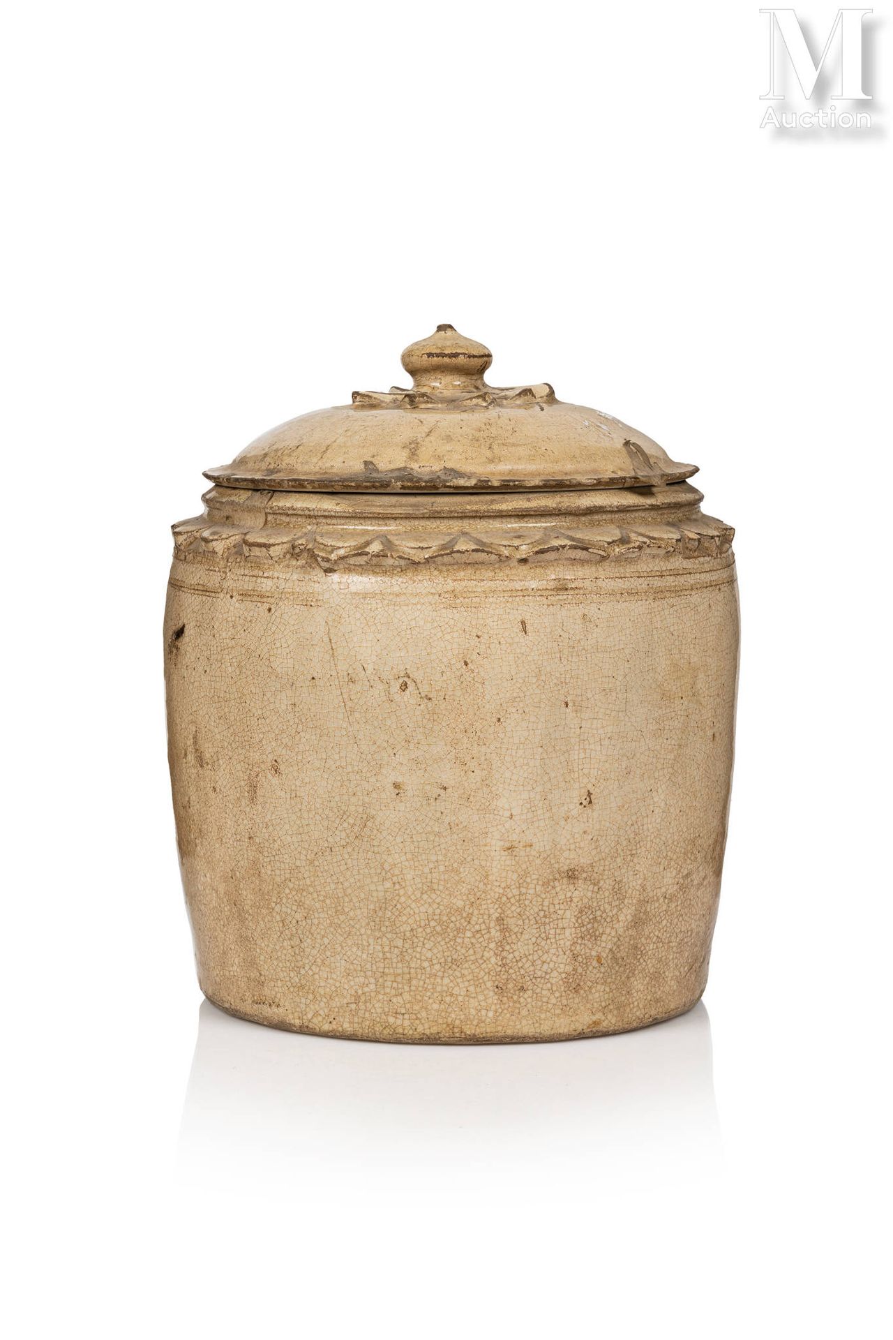 VIETNAM, Dynastie Ly (XIe/XIIIe siècle) Covered ceramic jar

with cracked beige &hellip;
