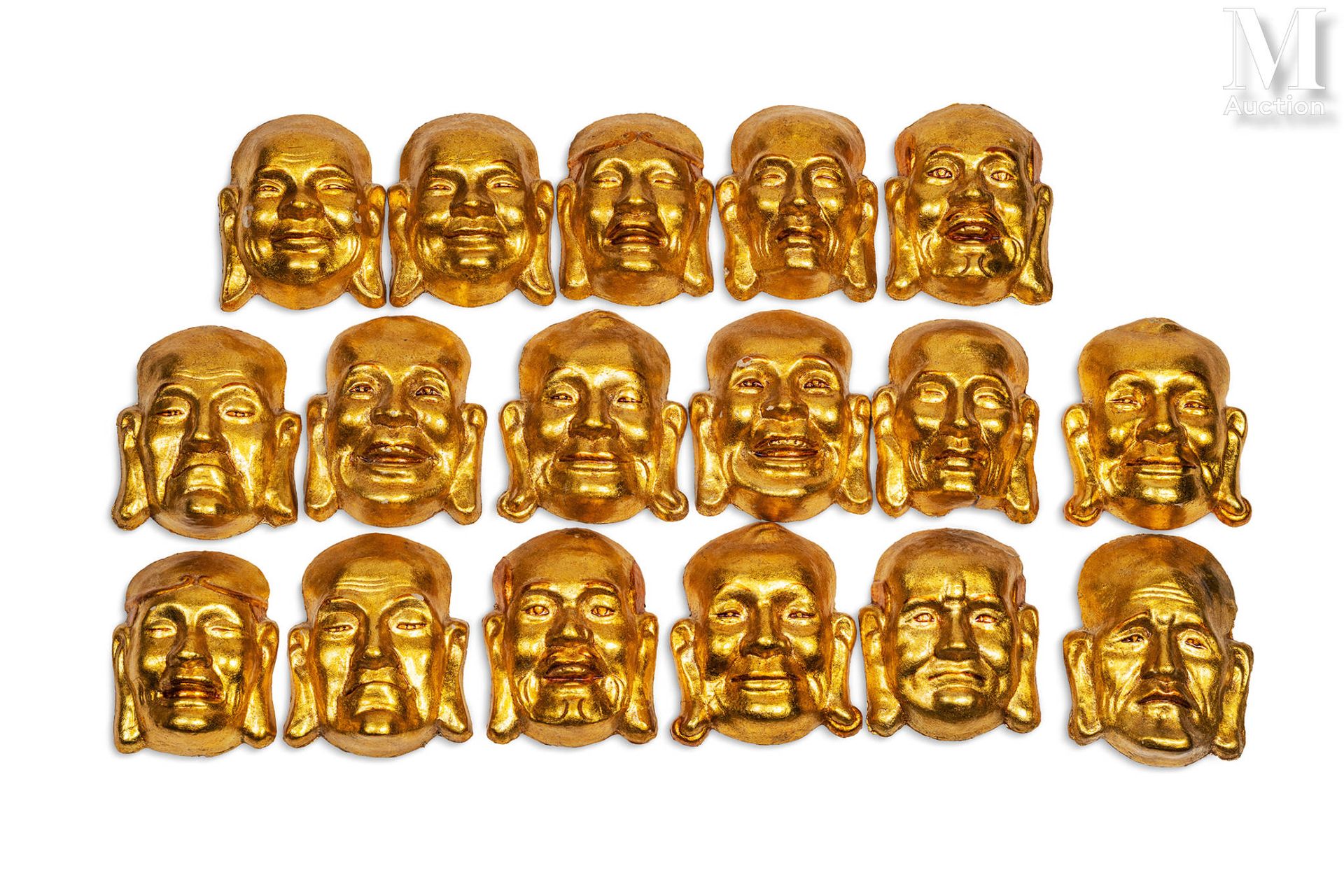 VIETNAM, XXe siècle 一套17个微型面具

每个都代表了十七个禅宗祖师的形象。每个面具的背面都有一个标签，标明所代表的祖师爷的名字。
高度：约&hellip;