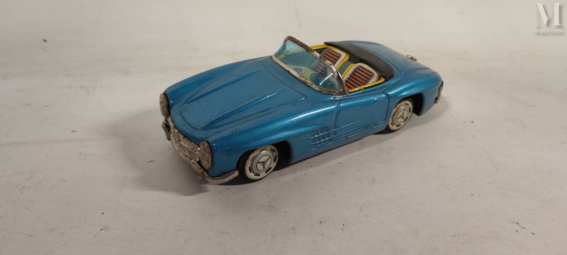 YONEZAWA Mercedes 300 SL

Friction vehicle in polychrome lithographed sheet meta&hellip;