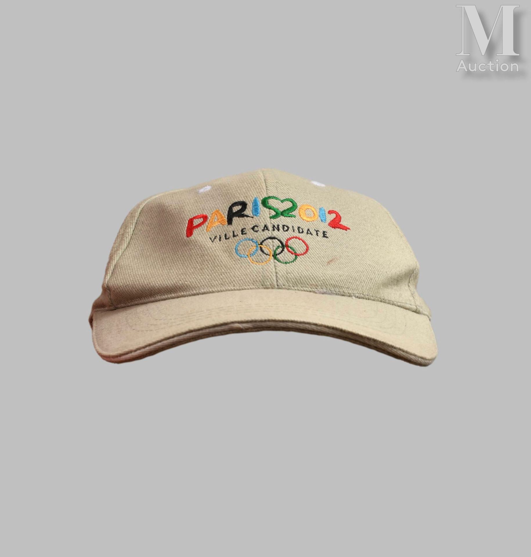 Ensemble comportant 2000年柏林奥运会、2004年里尔奥运会、2008年巴黎奥运会和2012年奥运会的一套7件T恤衫和一顶帽子。尺寸为S &hellip;