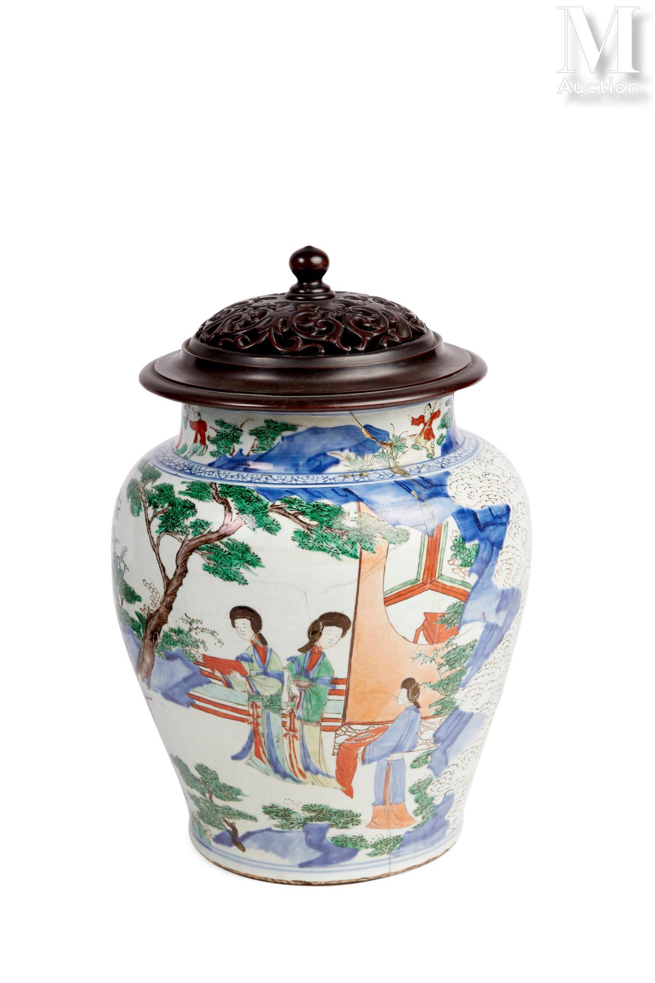 CHINE, Epoque Transition, XVIIe siècle 大瓷器花瓶

弧形底座，隆起的肩部，以五彩珐琅彩装饰花园中的几位优雅的女士，颈部有&hellip;