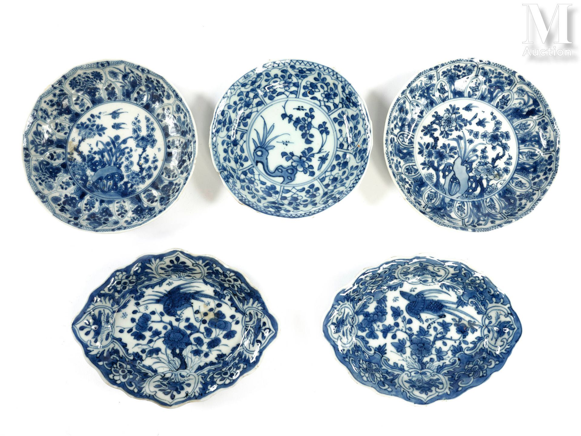 CHINE, XVIIIe siècle Set of blue and white porcelain pieces

including three sma&hellip;