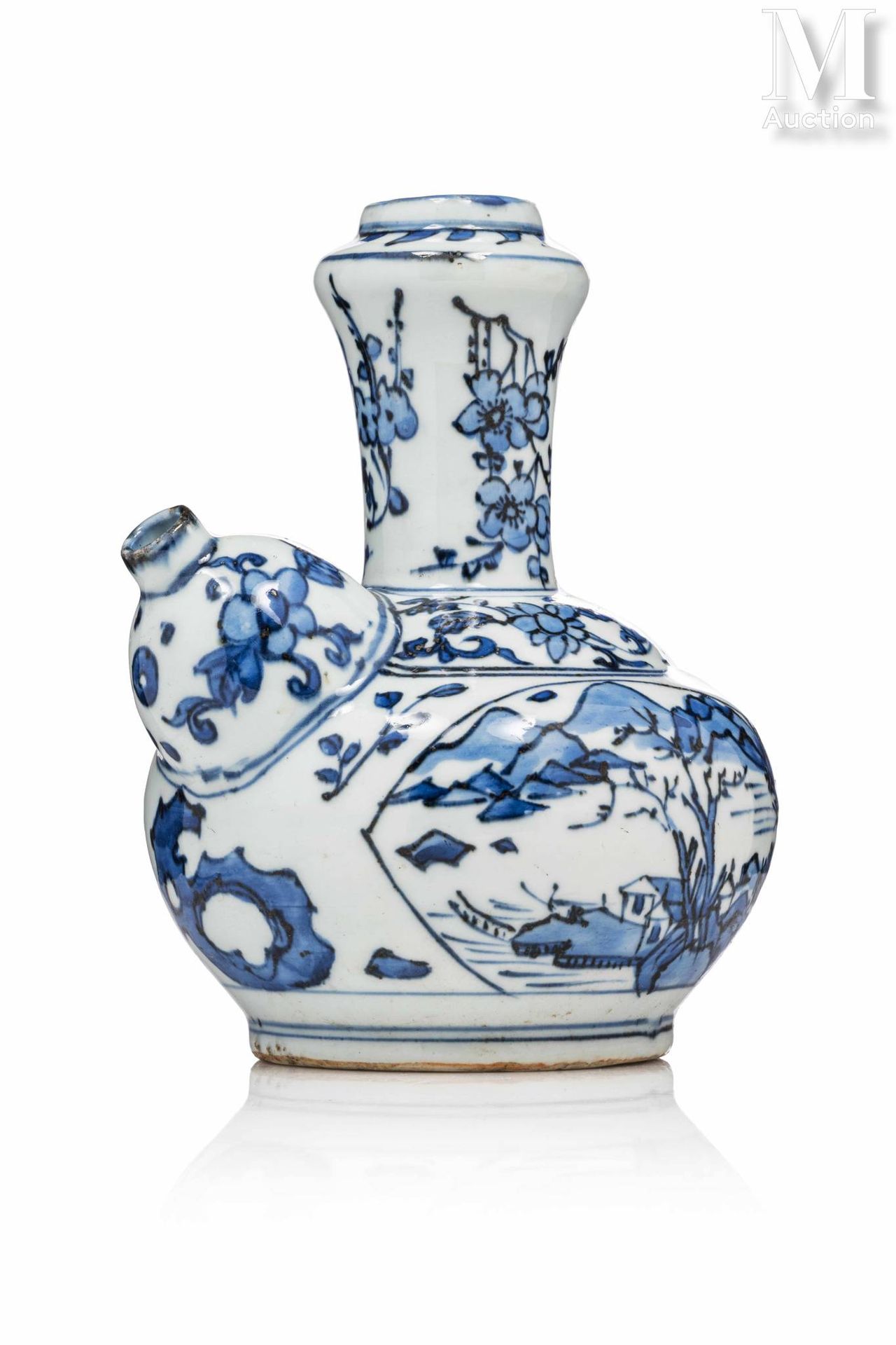 *CHINE, Dynastie Ming, Epoque Wanli Verseuse "Kendi" en porcelaine

présentant u&hellip;