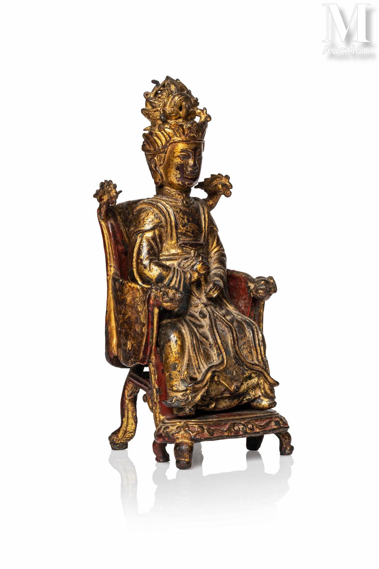 CHINE, Epoque Ming, XVIIe siècle 漆器和镀金青铜雕像

描绘了一位面容安详、半闭着眼睛、戴着大头饰、穿着精致长袍、一手举在腰间的&hellip;