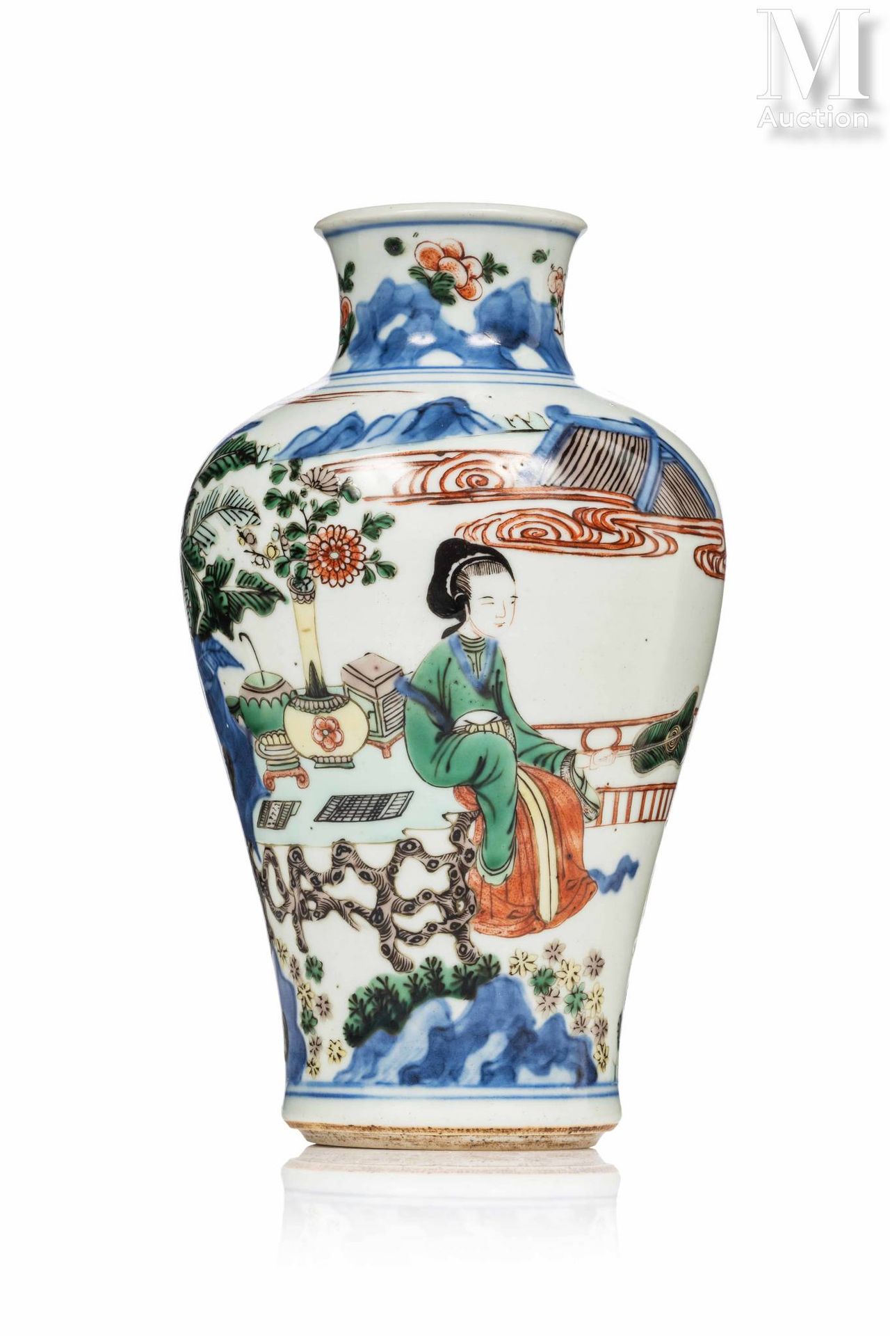 *CHINE, Epoque Transition, XVIIe siècle 小瓷器花瓶

狭长的底座，锥形的瓶身，高高隆起的瓶肩，用五彩珐琅彩装饰着一个优雅&hellip;