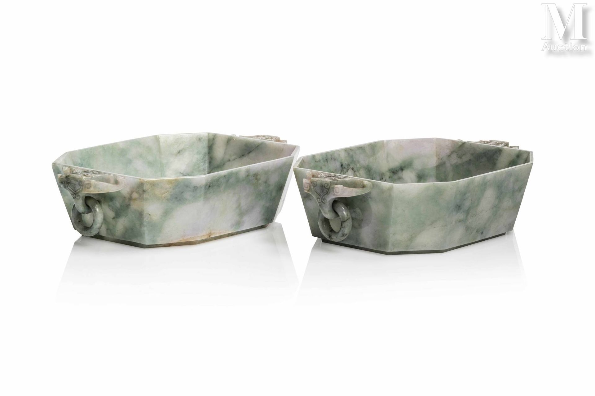 CHINE, fin du XIXe siècle Set of two jadeite cups

the stone with gray and spina&hellip;