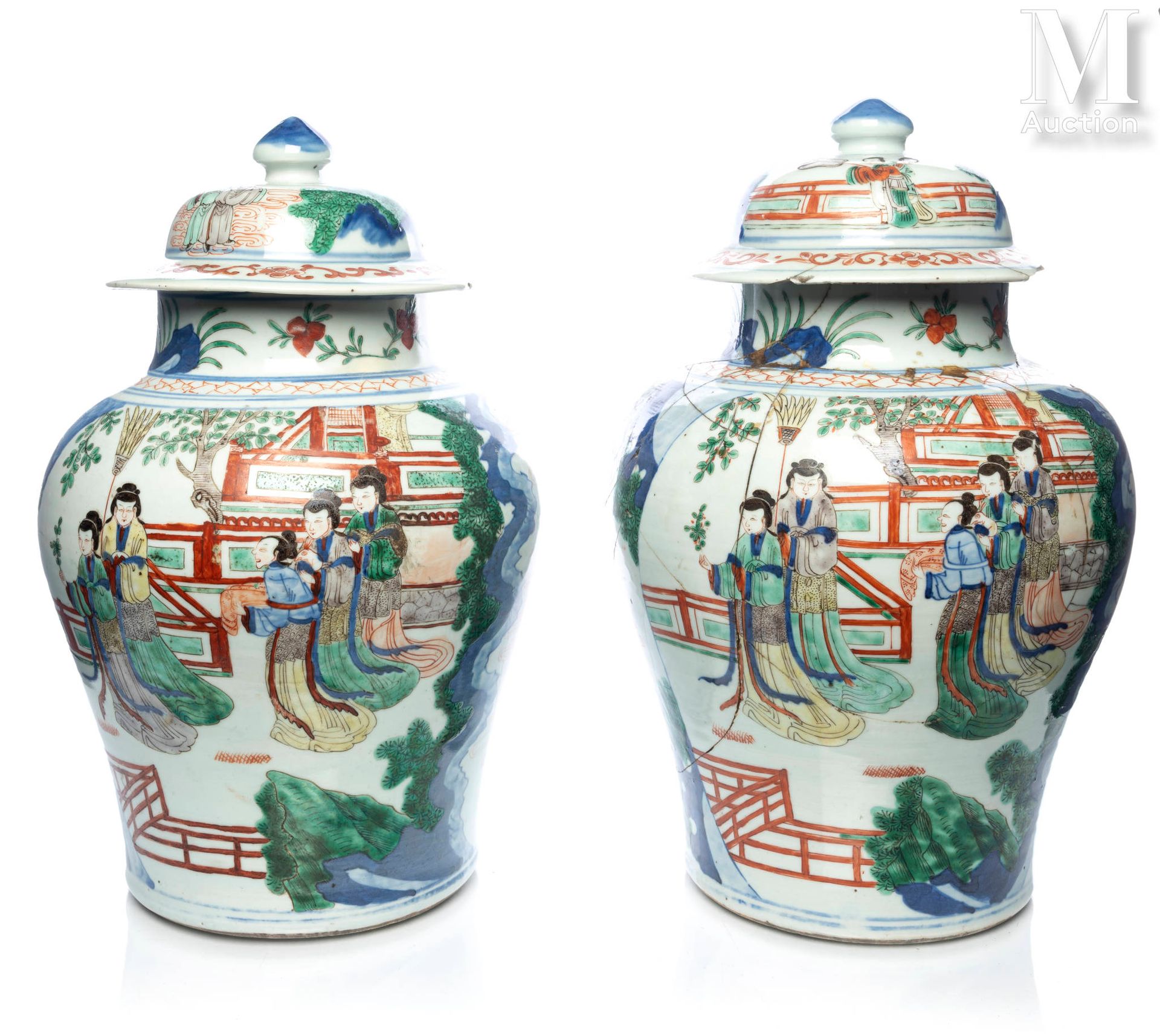 CHINE, Epoque Transition, XVIIe siècle Paire de jarres couvertes

à bases cintré&hellip;