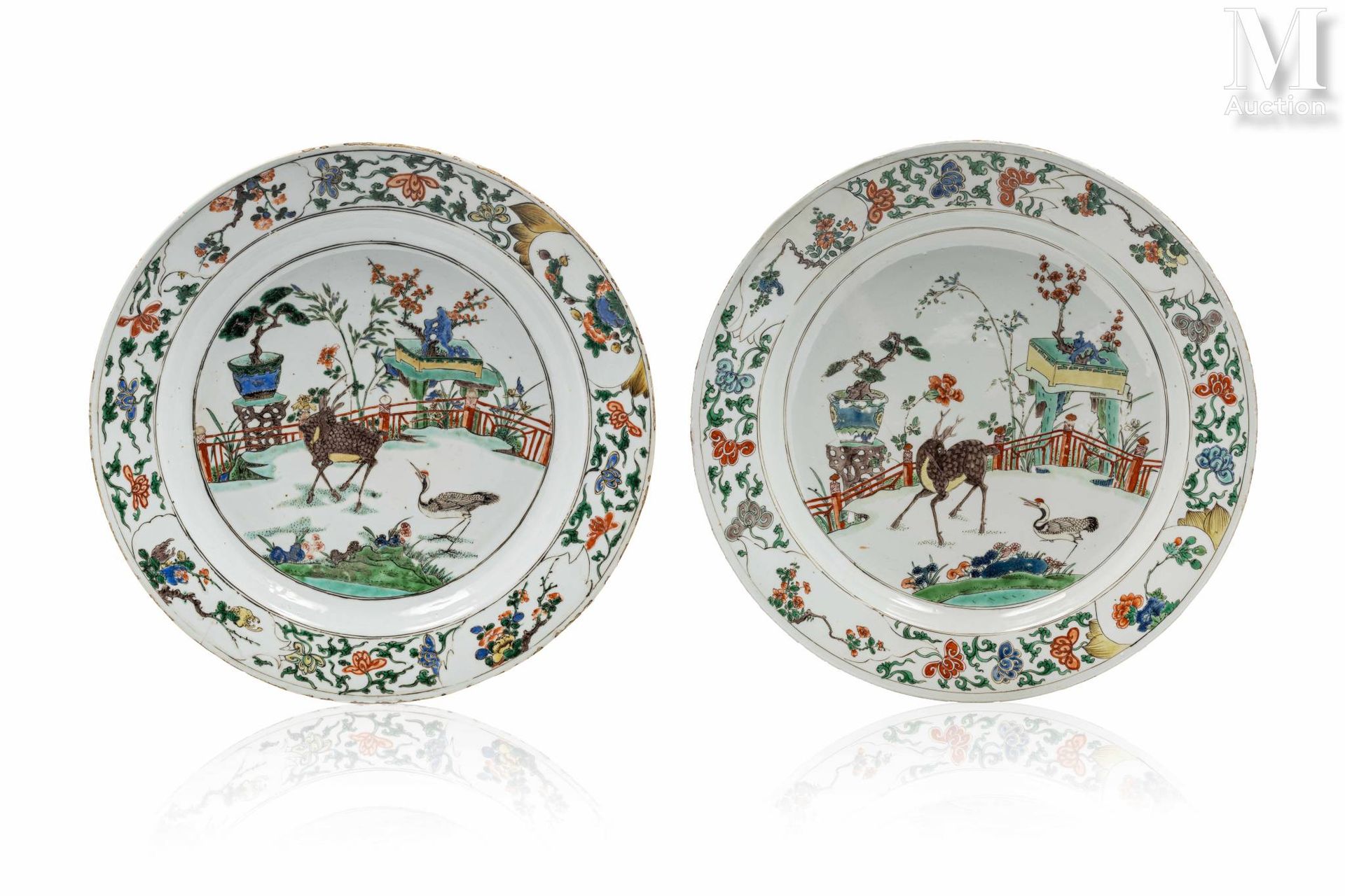 CHINE, XVIIIe siècle Pair of large porcelain dishes

decorated in green family e&hellip;