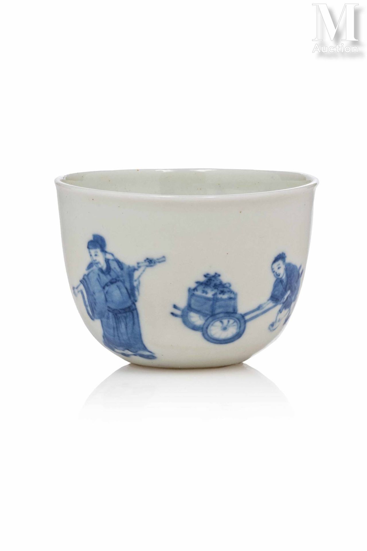 *CHINE, Epoque Kangxi, XVIIIe siècle Small blue and white porcelain bowl

with r&hellip;