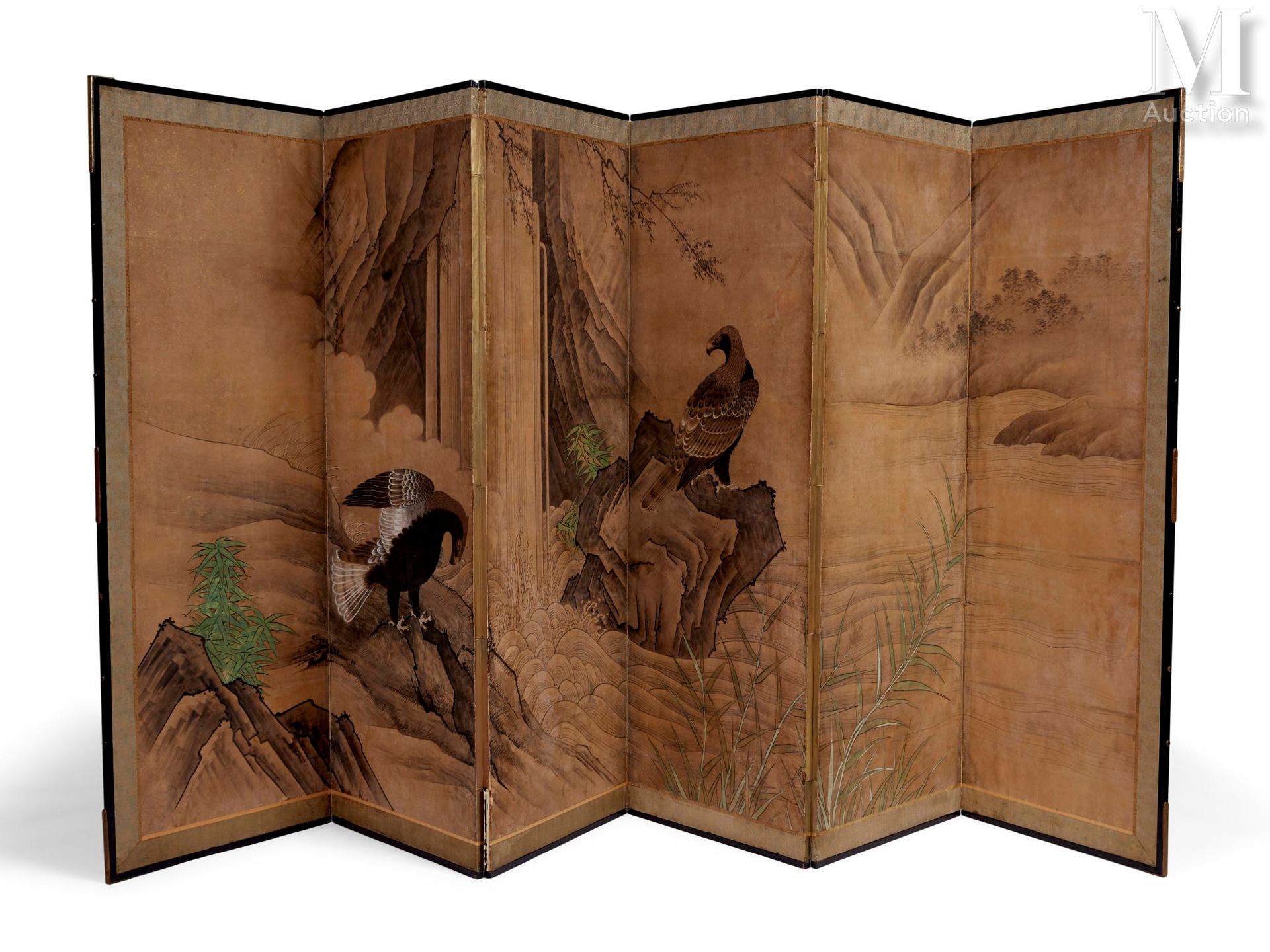 JAPON, fin du XVIIIe siècle 六叶折叠式屏幕

带有优雅的彩绘装饰，在瀑布附近有两只捕食鸟。
高度：172厘米
宽度（叶子）：63厘米