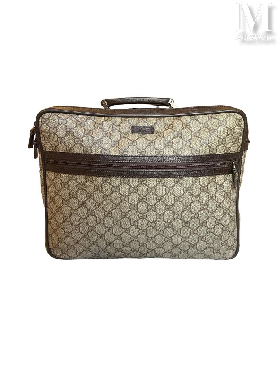 GUCCI REISEDOKUMENTENMAPPE
aus monogrammiertem Canvas, schokoladenbraunem Leder,&hellip;