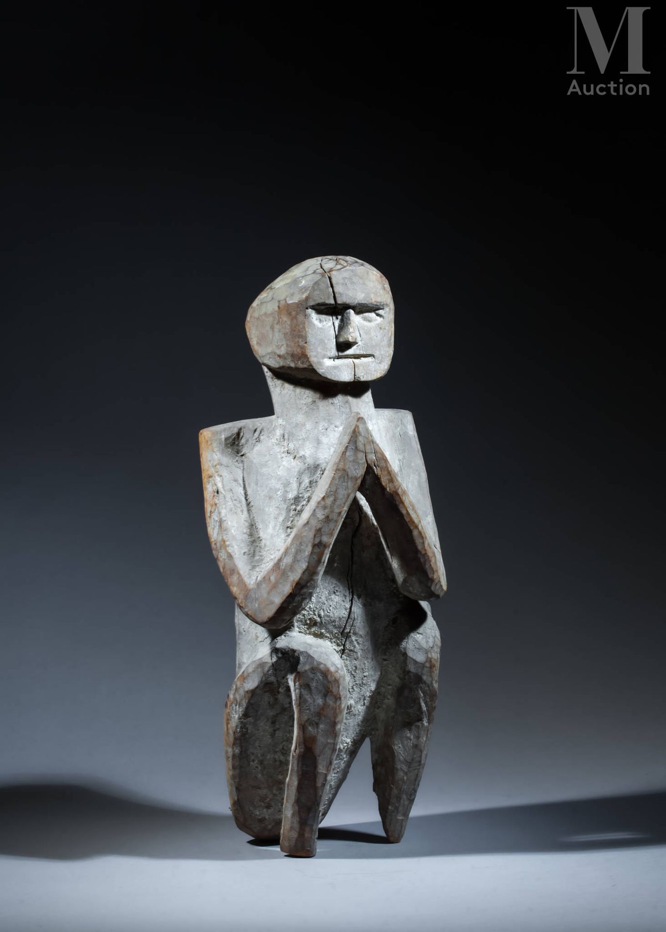Statue votive présentant un personnage en namasté
Bois lourd, traces de pigments&hellip;