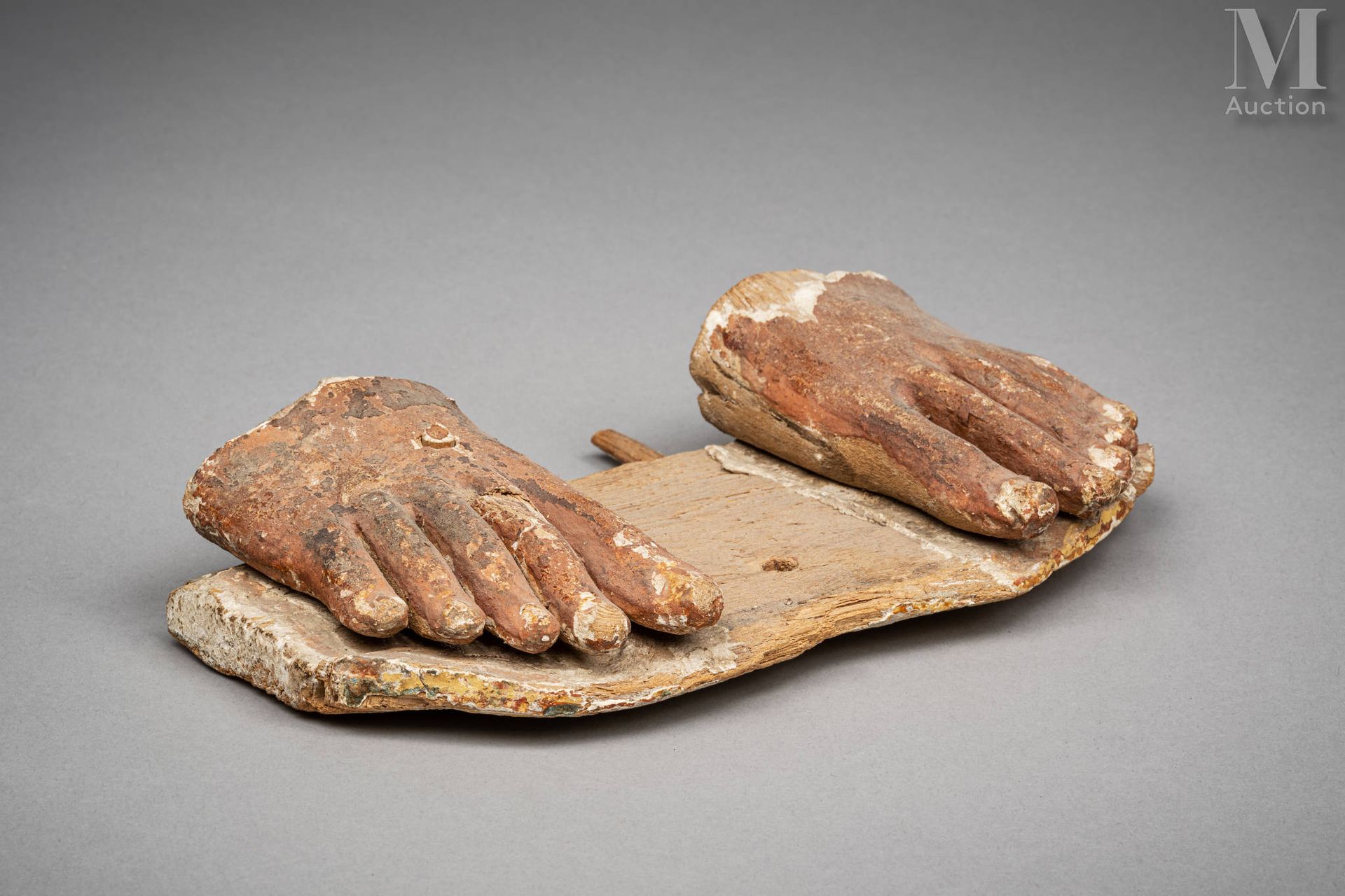 Paire de pieds de statue Stuccoed and polychromed wood
Egypt, New Kingdom, 1550 &hellip;