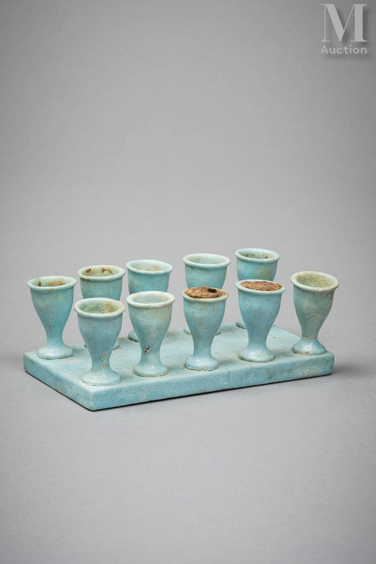 Ensemble de dix vases à huiles canoniques Blue earthenware, rest of products. On&hellip;