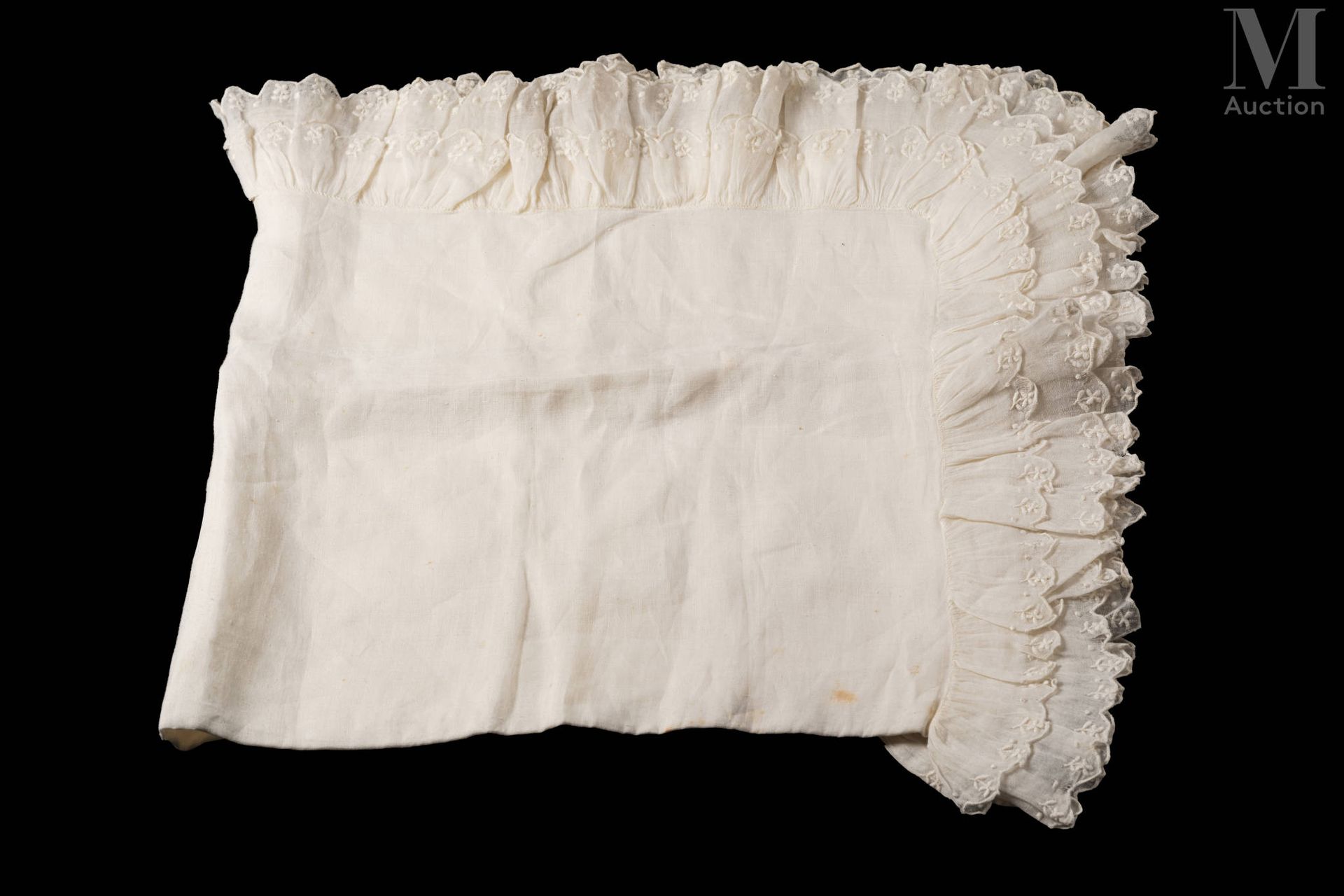 TAIE D’OREILLER DU ROI DE ROME Pillowcase in white batiste, edged with a double &hellip;
