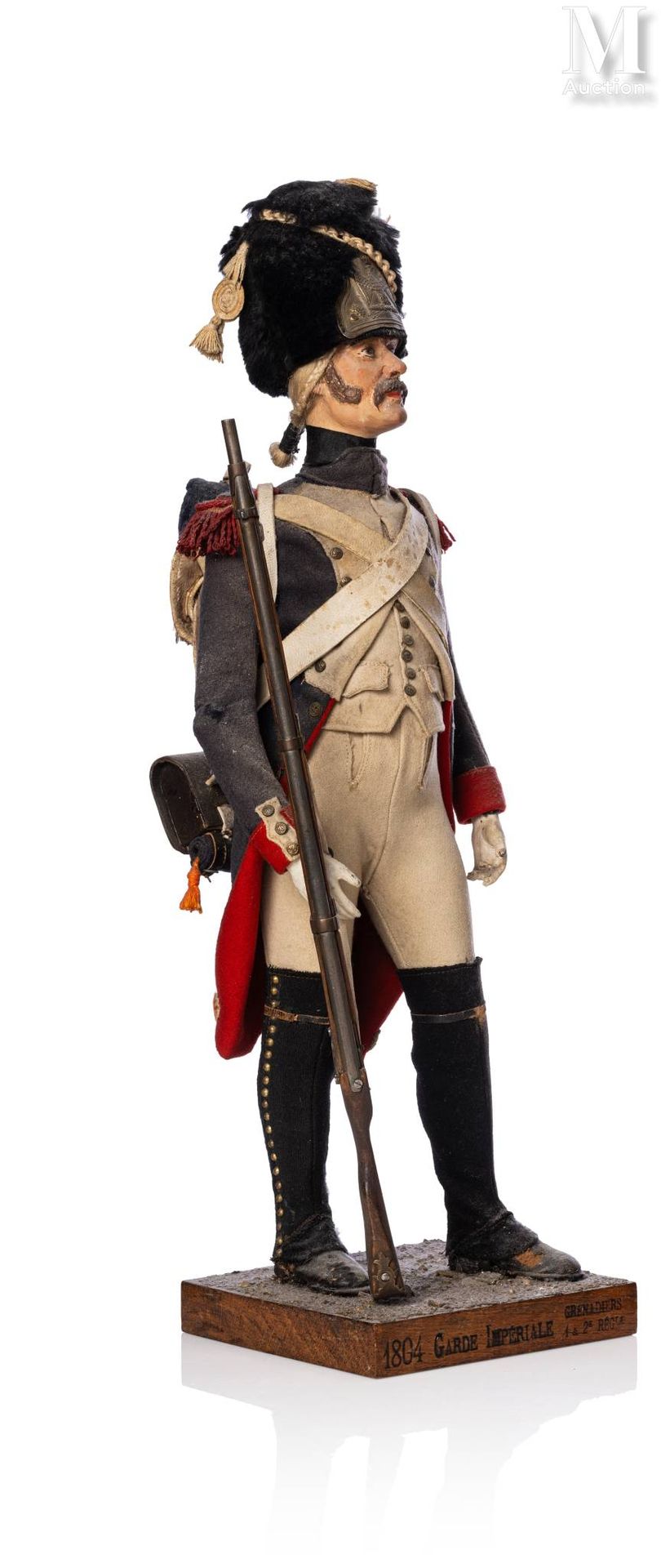 Mannequin miniature d’un grenadier à pied à pied de la Garde impériale en bois e&hellip;