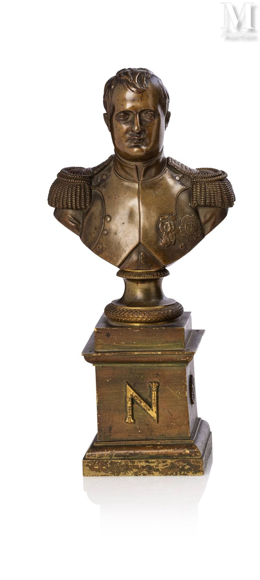 NAPOLÉON IER, EMPEREUR DES FRANÇAIS (1769-1821) Buste en bronze à patine dorée f&hellip;