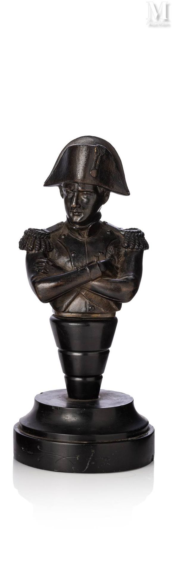 NAPOLÉON IER, EMPEREUR DES FRANÇAIS (1769-1821) Statuette en bronze à patine noi&hellip;